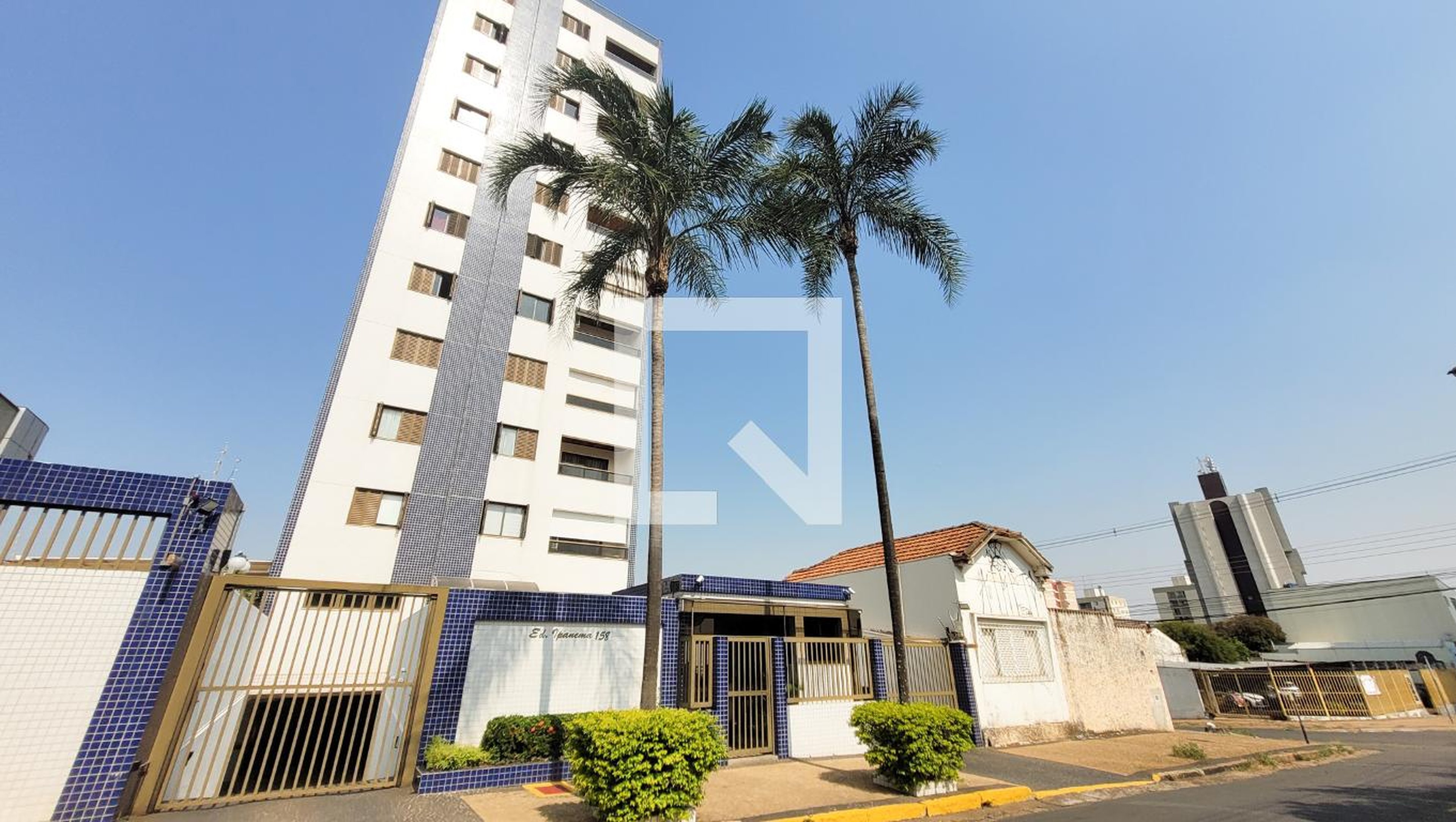 Fachada Condomínio em Rua Júlio Ribeiro, 158