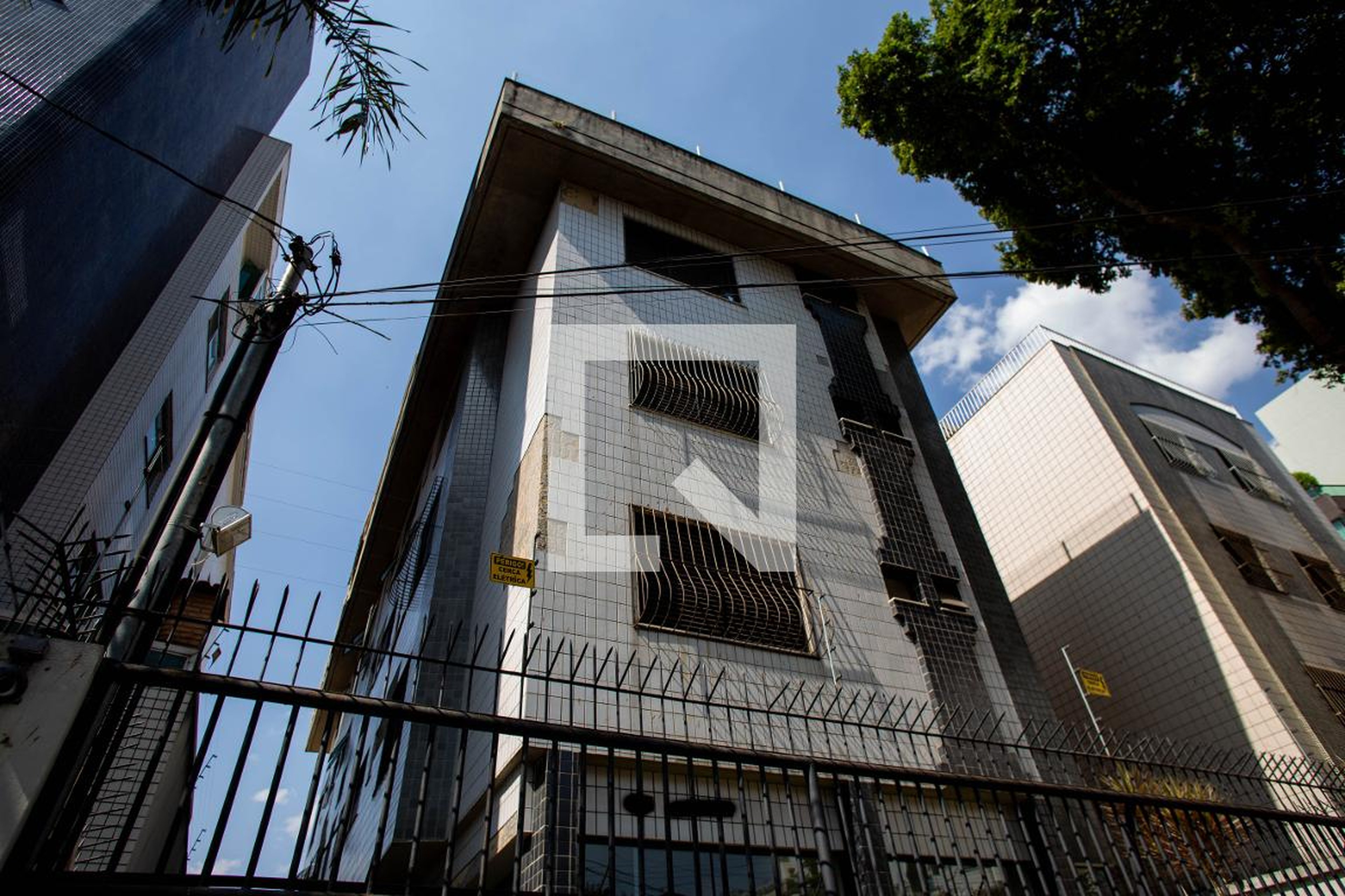 Fachada Condomínio em Rua Deputado Bernardino Sena Figueiredo, 559