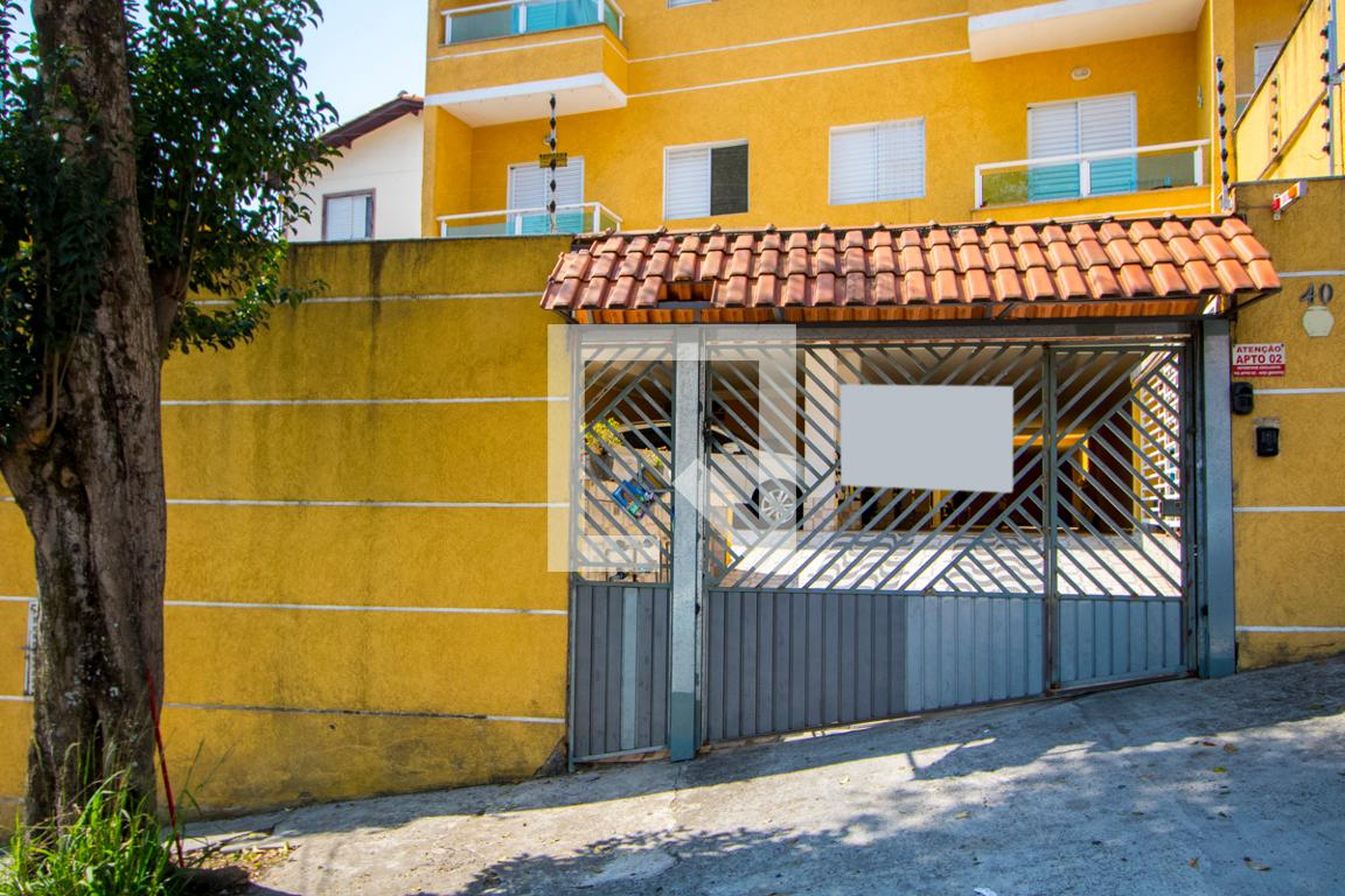 Fachada Condomínio em Rua Cedral, 40