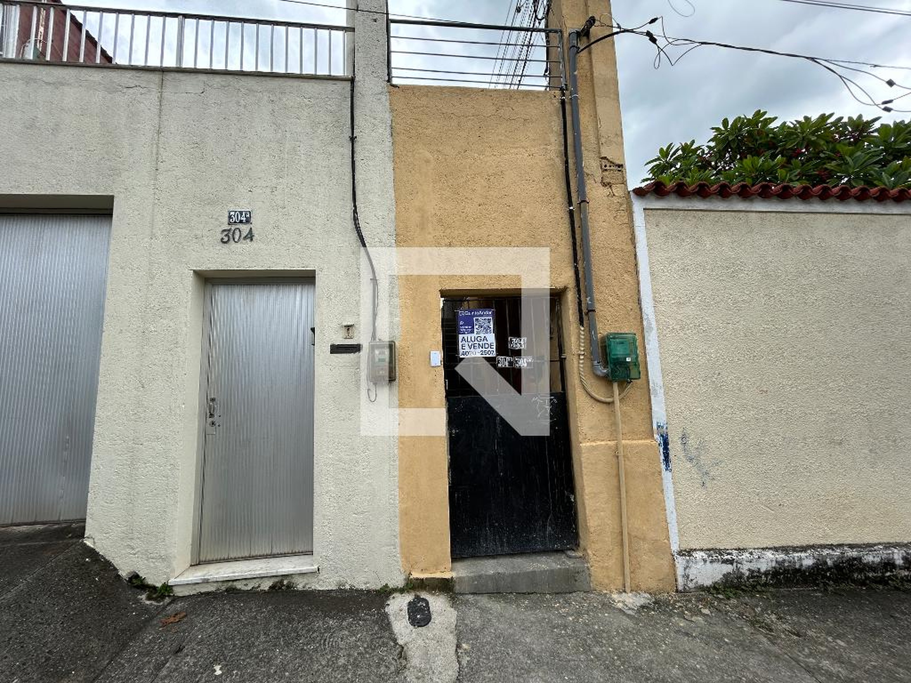 Fachada Condomínio em Rua Ada, 304