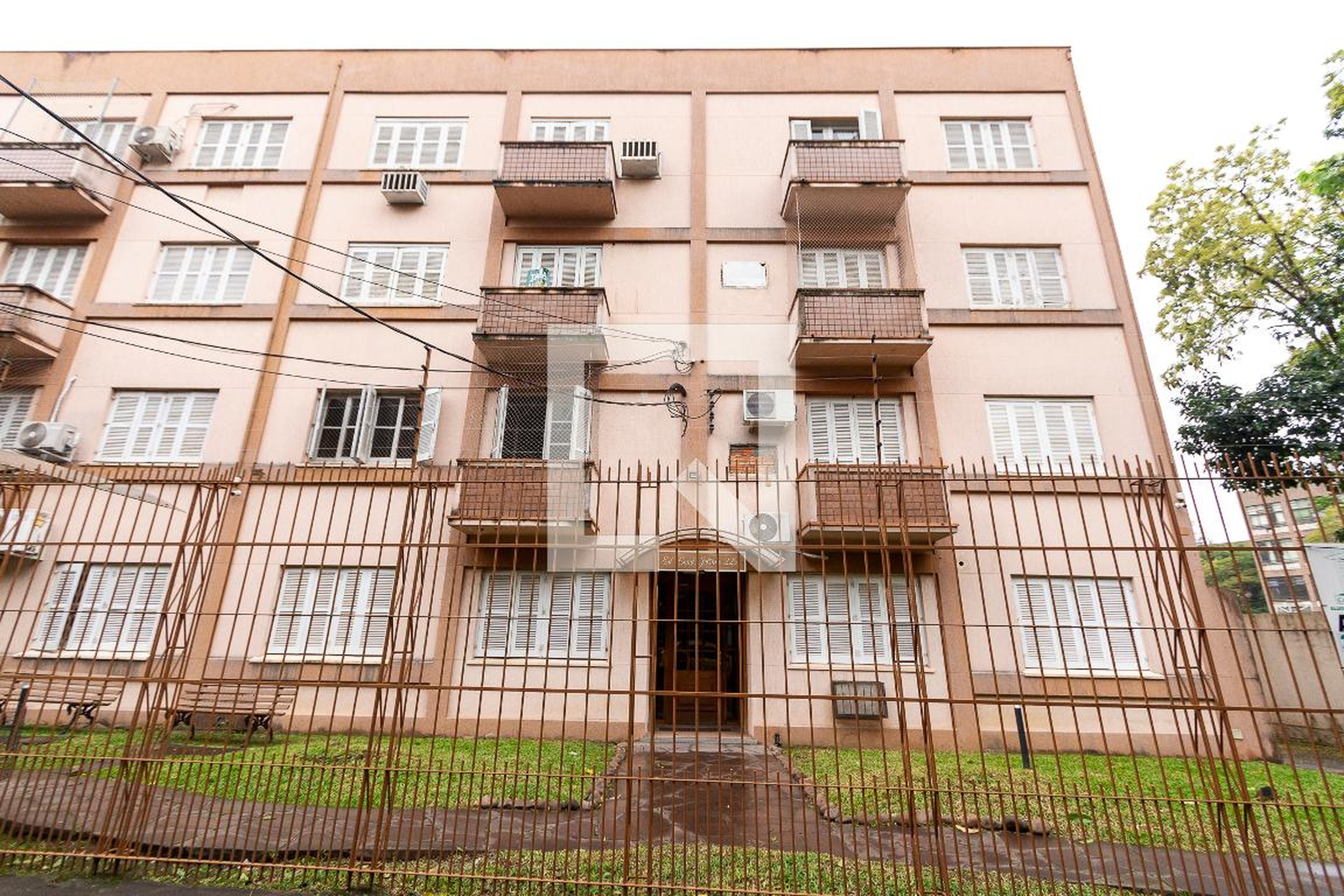 Fachada Condomínio em Rua Laurindo, 229