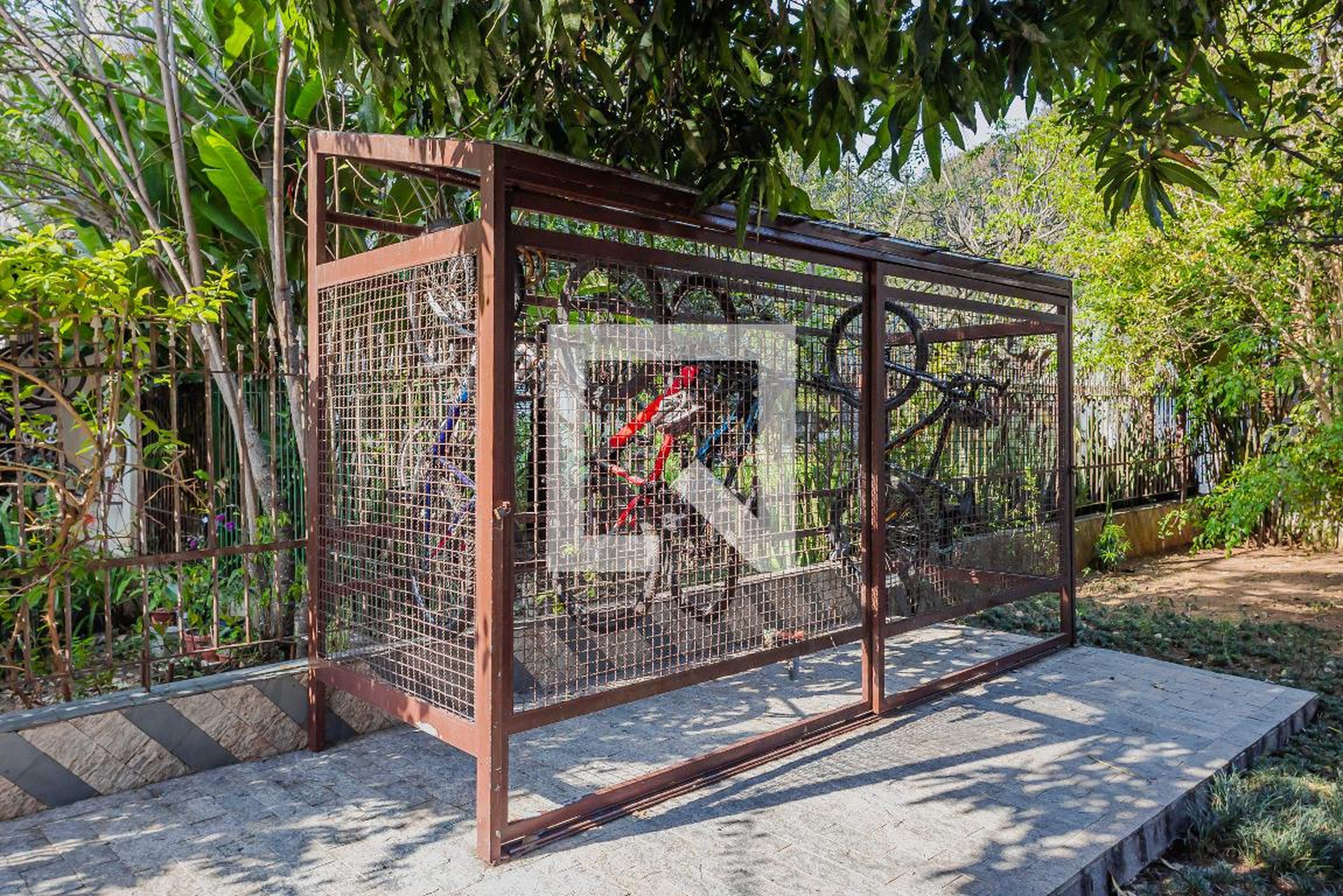 Bicicletário - 2000 Residencial Alto de Pinheiros