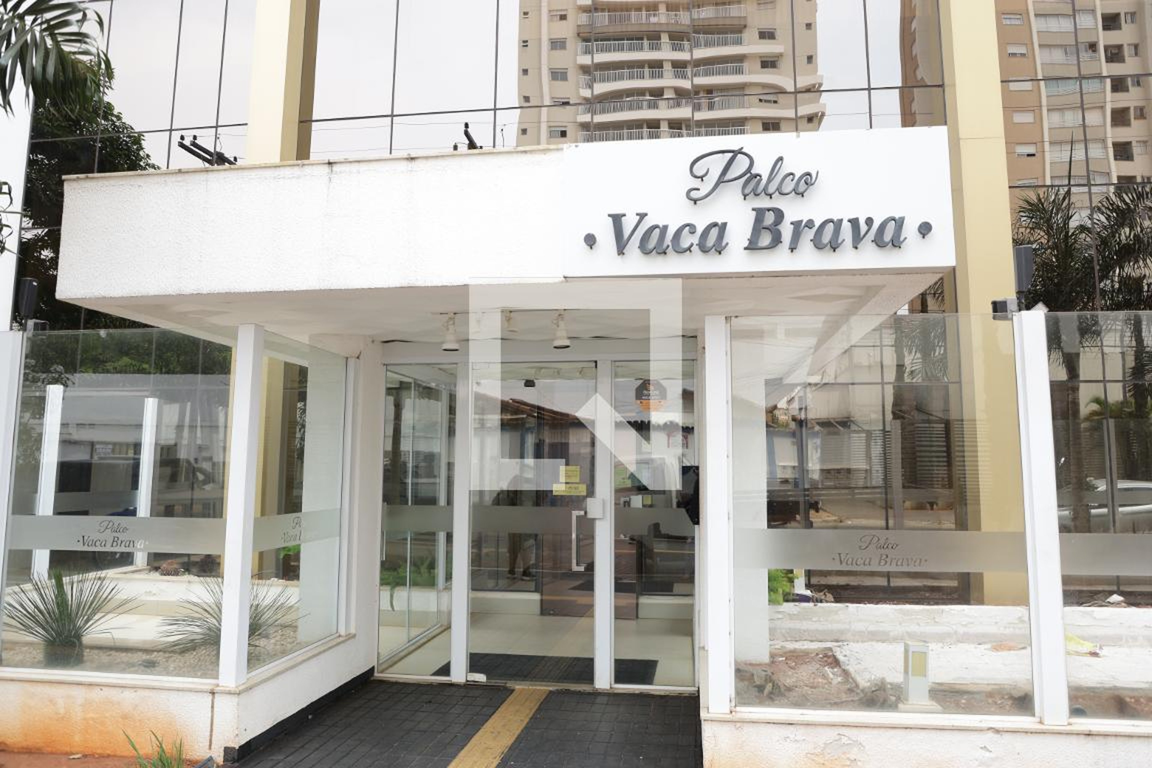 Fachada Condomínio em Rua C-237, 237