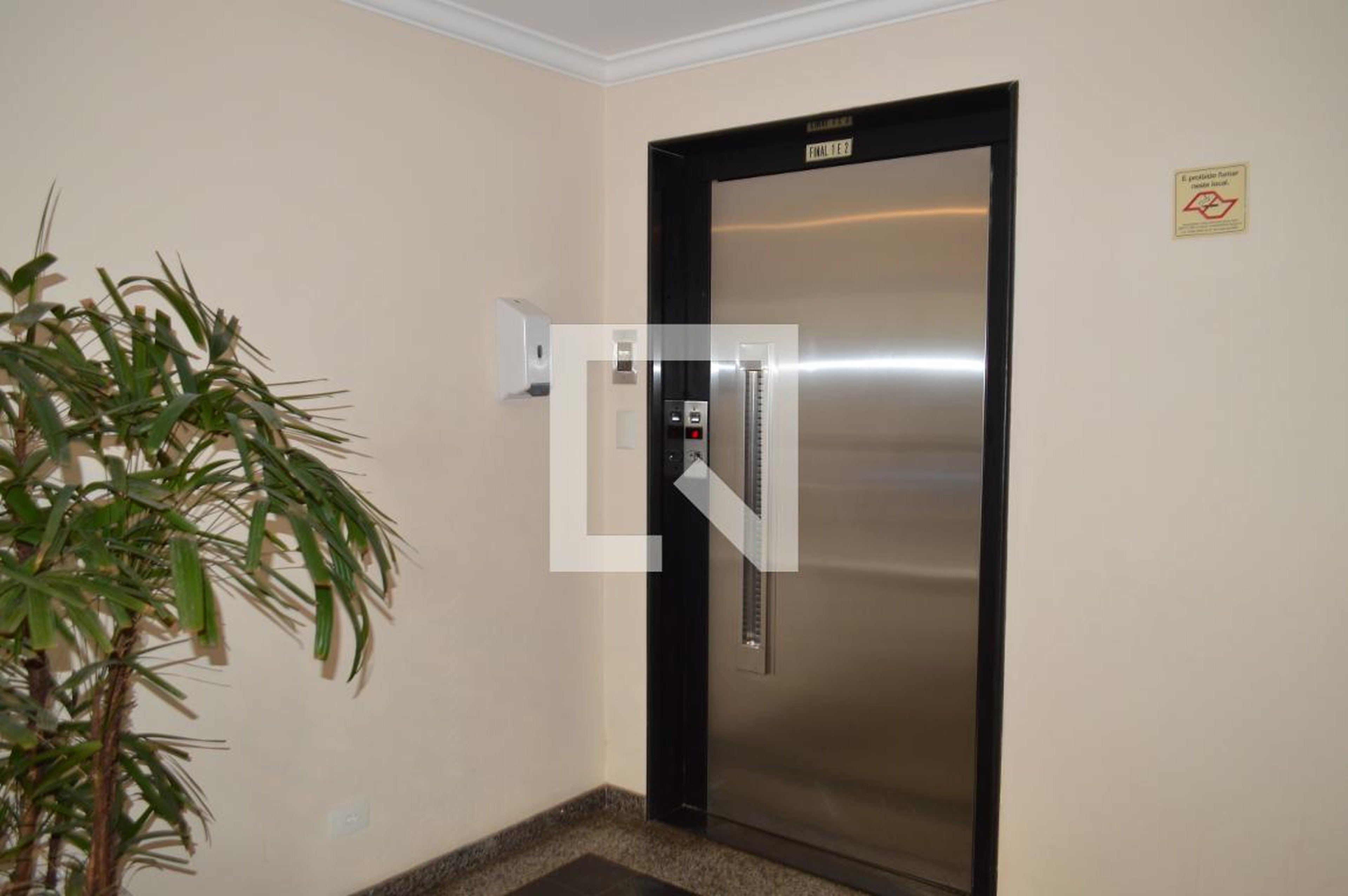 Elevador - Edifício Ville Tatiene