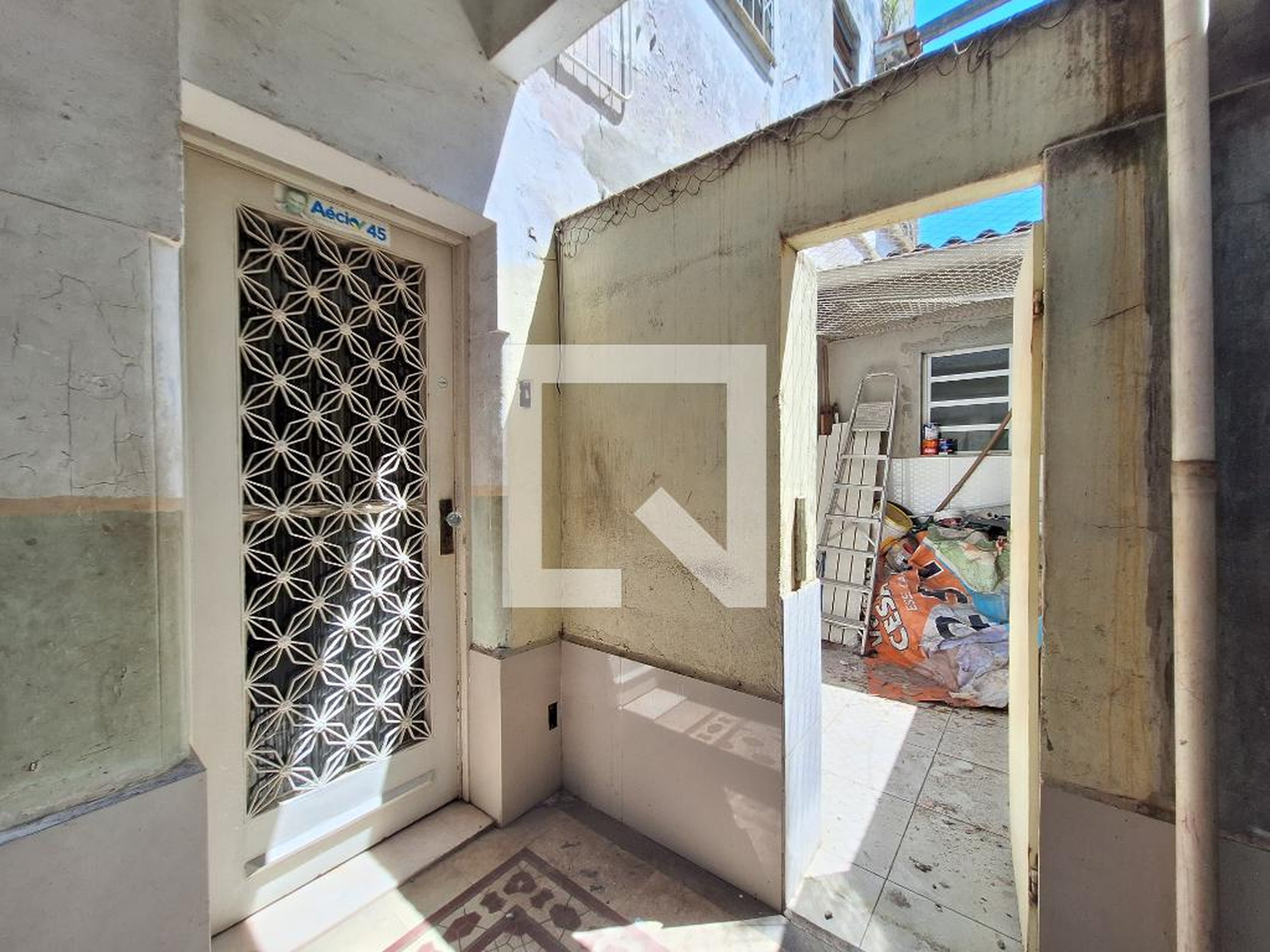 Entrada Condomínio em Rua Alfredo Dolabela Portela, 39