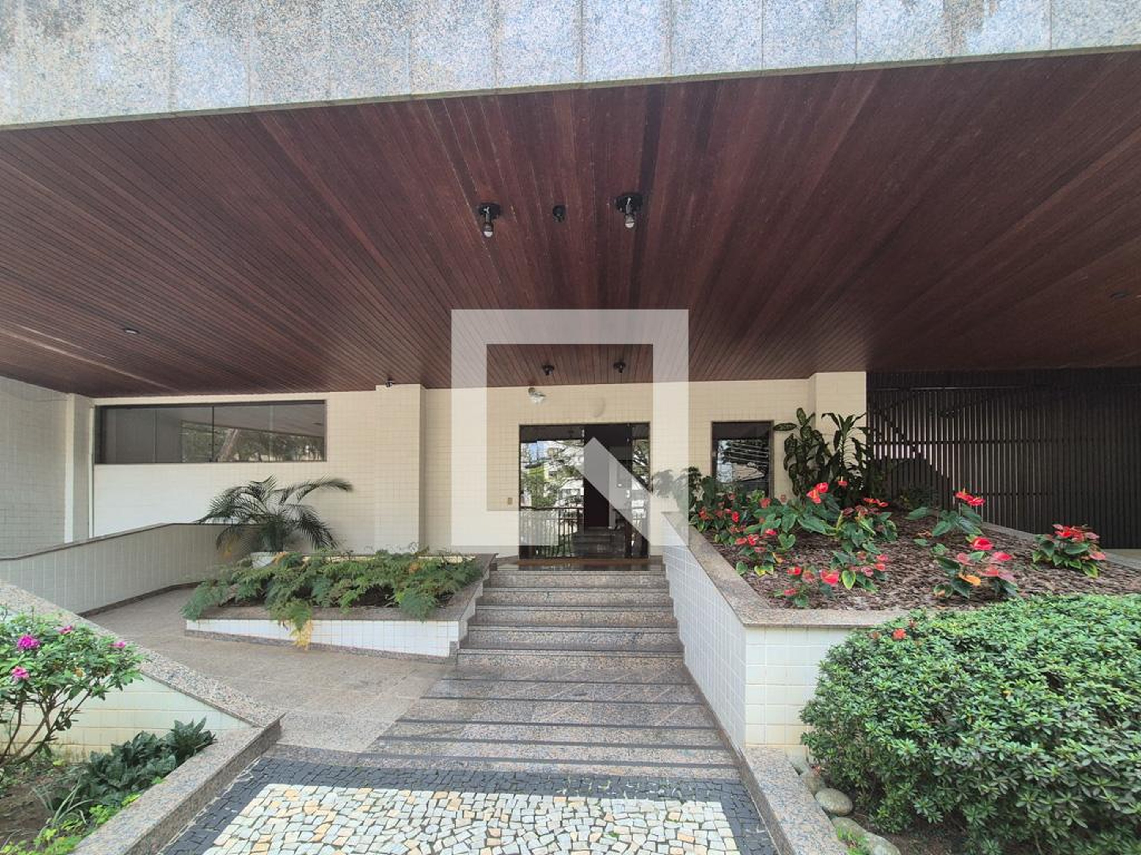 Entrada - Albano de Carvalho