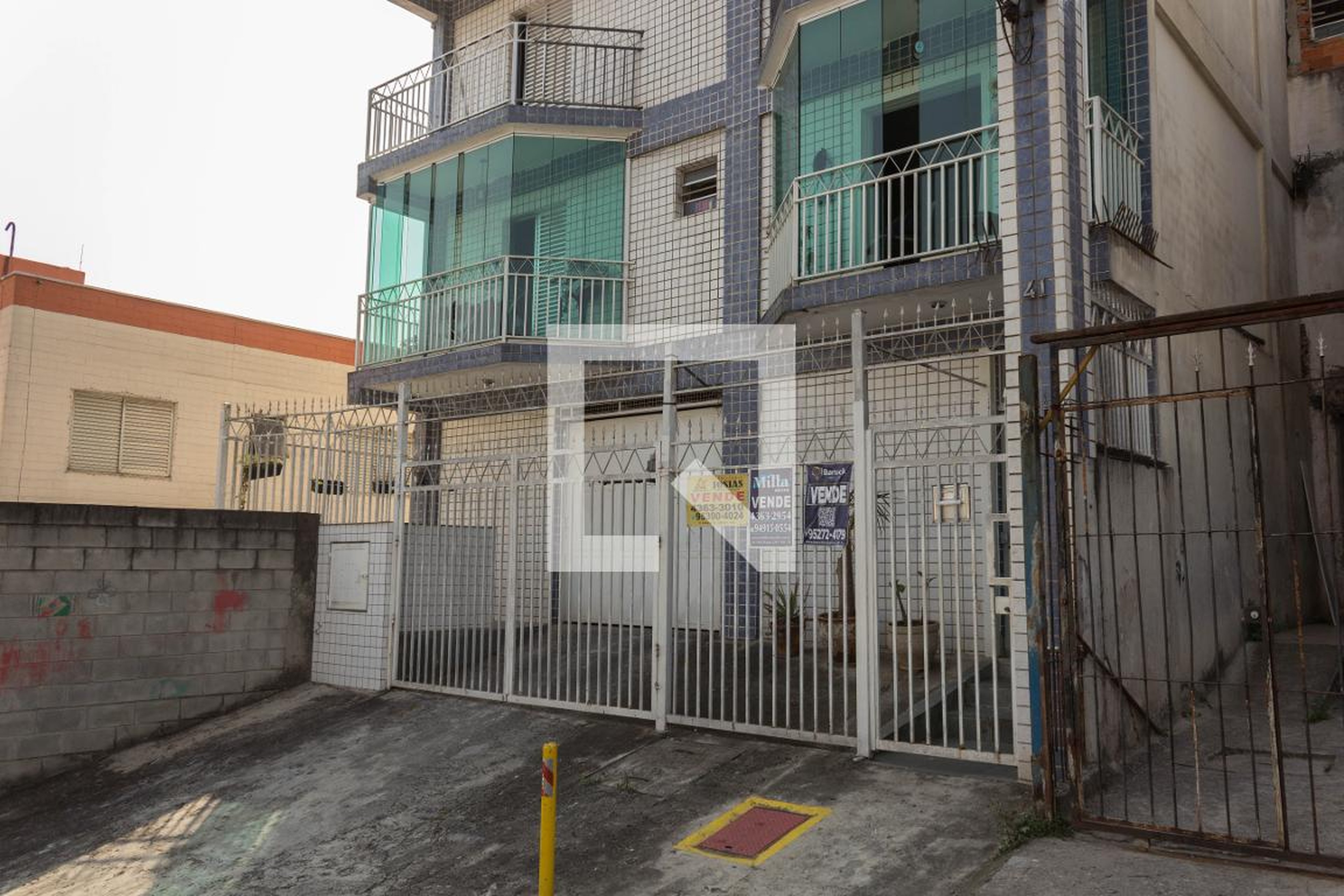 Fachada Condomínio em Rua Isao Sato, 41