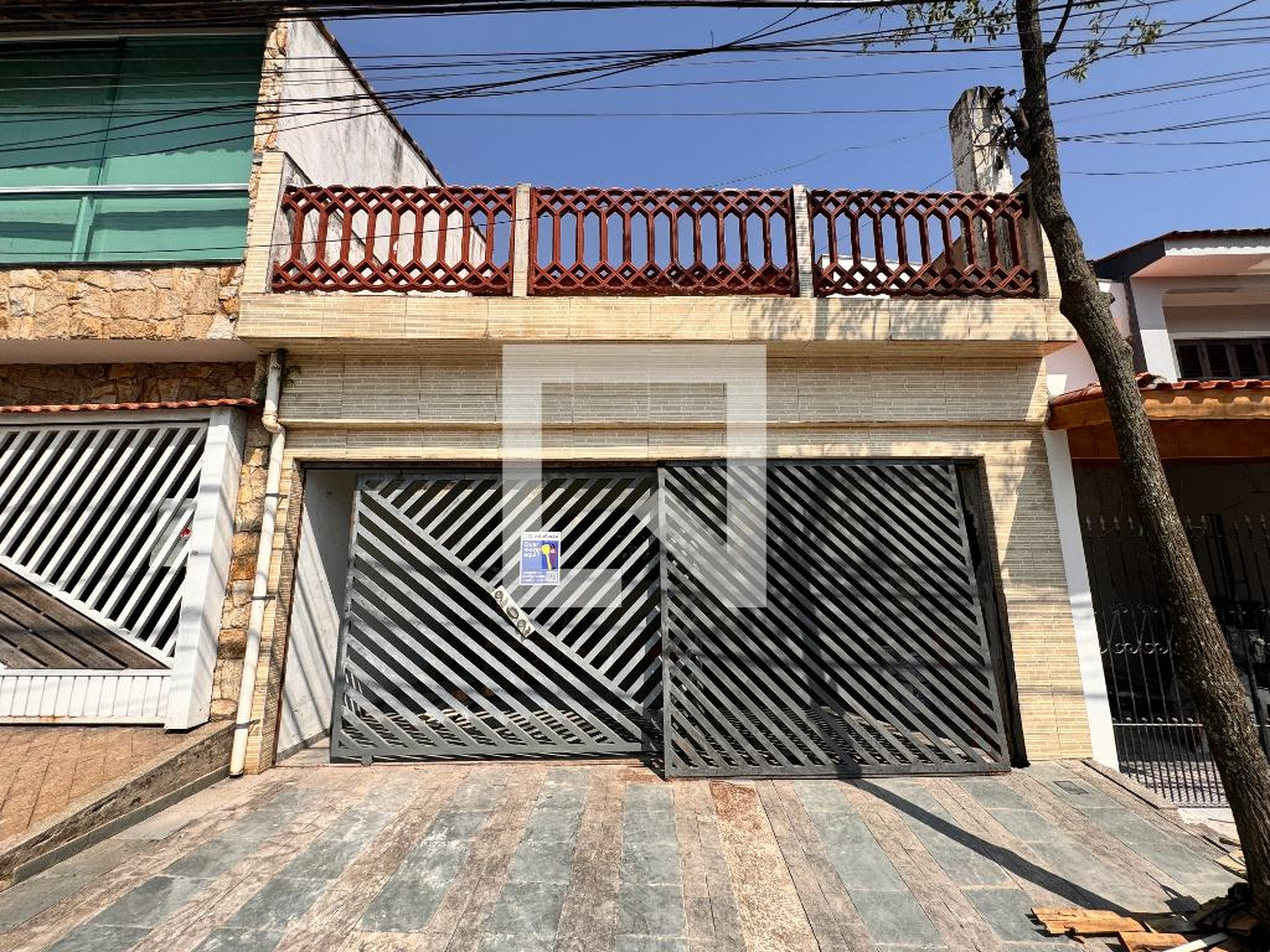 Fachada Condomínio em Rua Miguel Guillen, 202