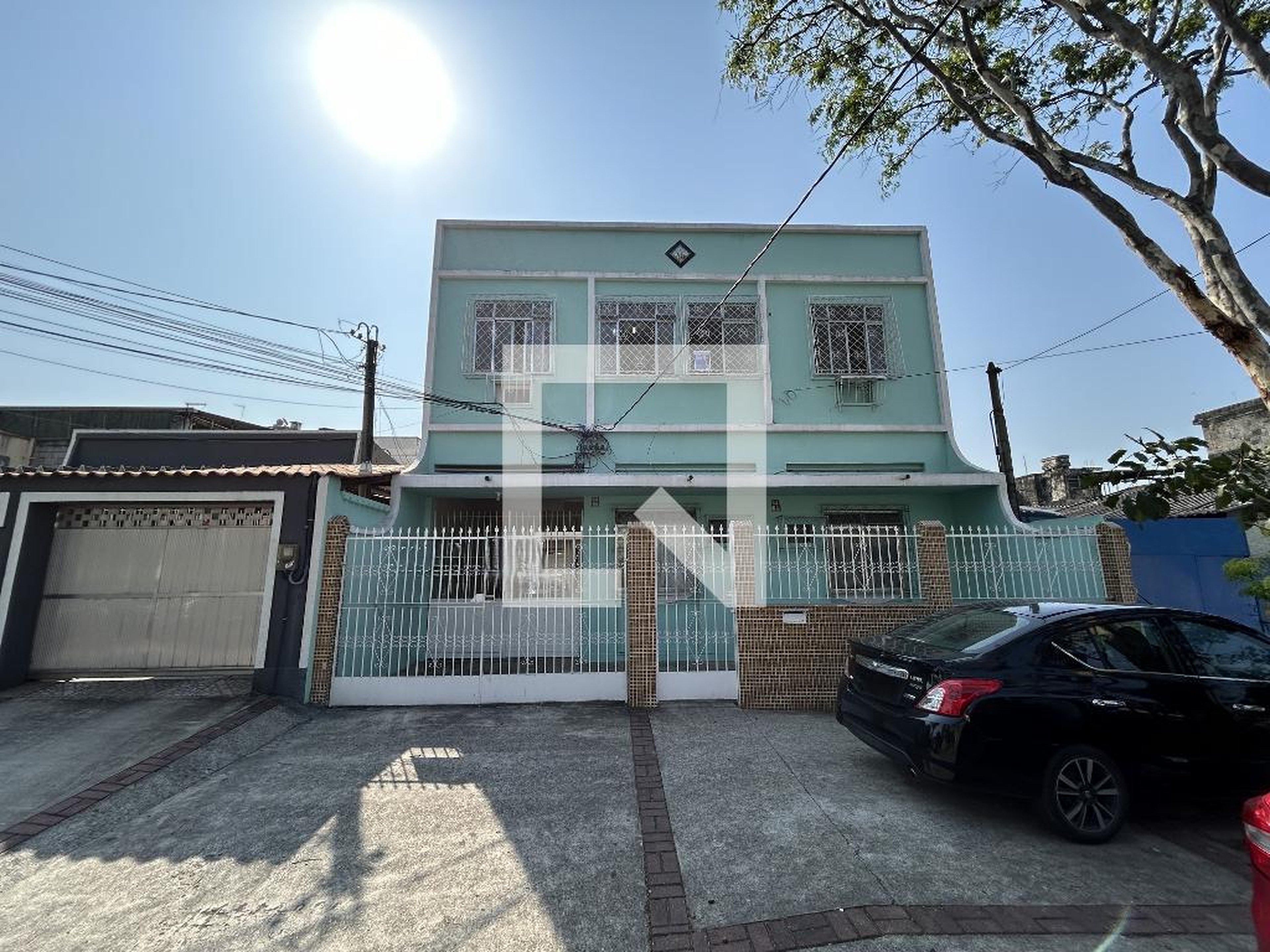 Fachada Condomínio em Rua Ferreira Cantão, 854