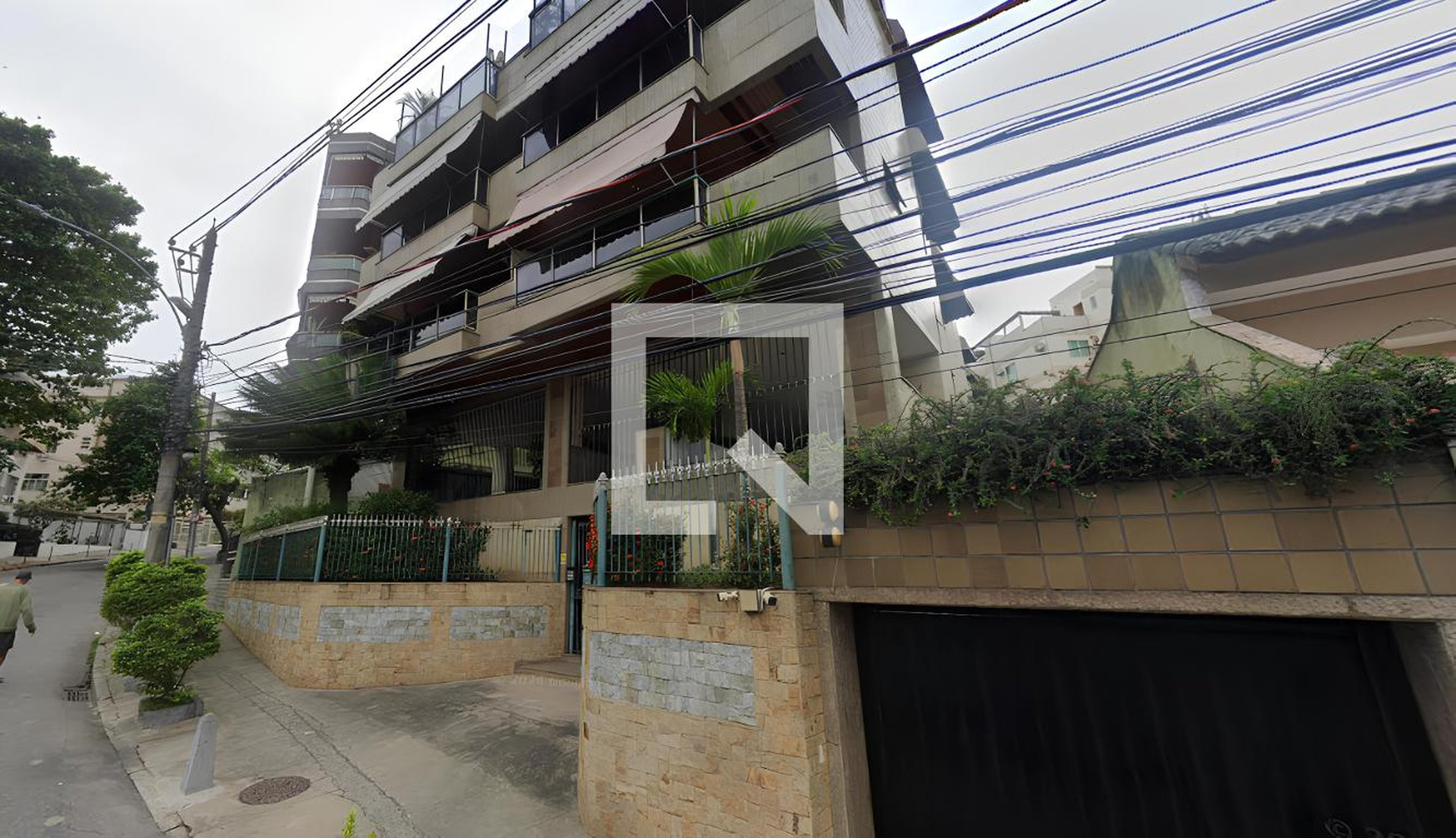 Fachada Condomínio em Rua Babaçu, 46