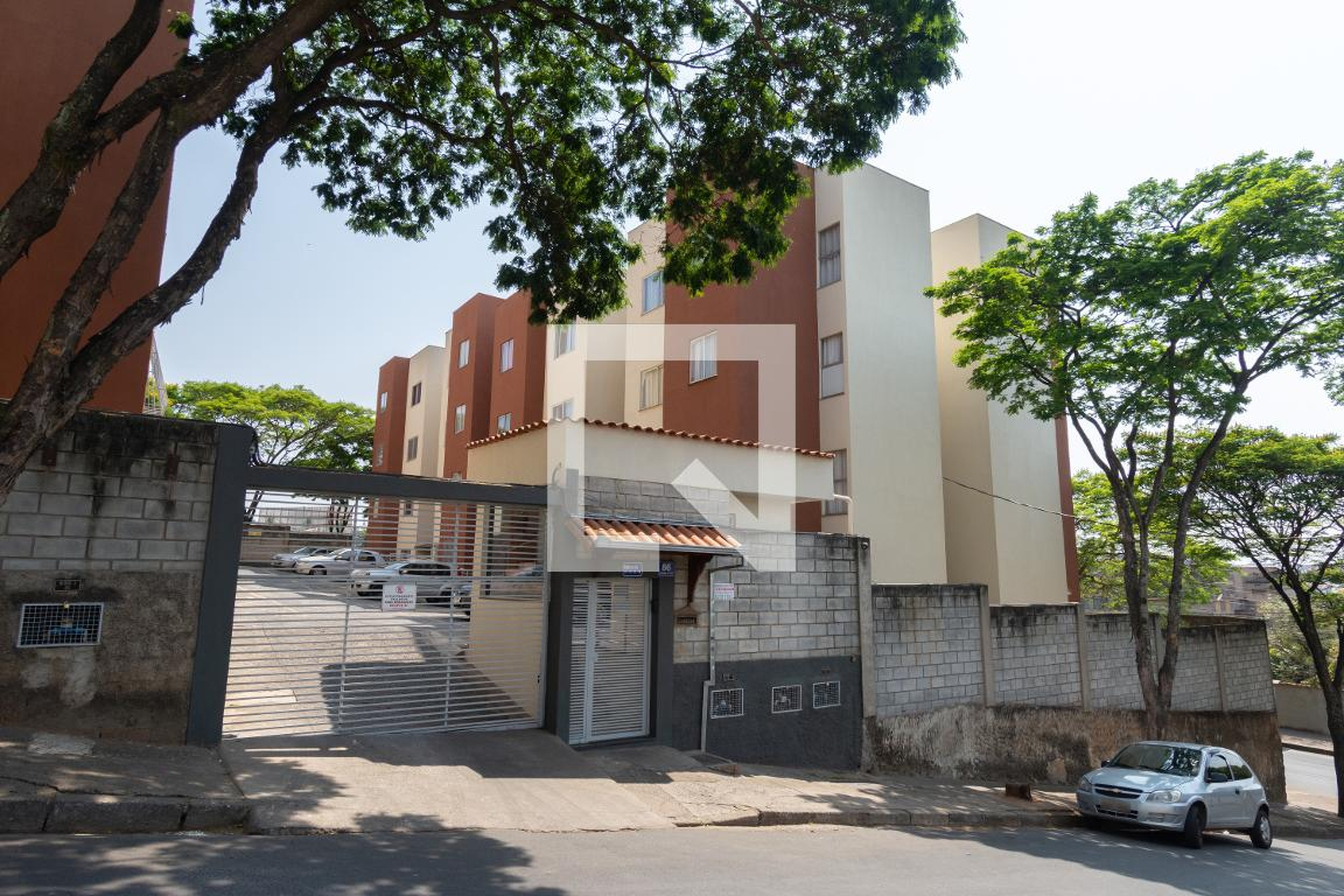 Fachada Condomínio em Rua Adelina Maria de Oliveira, 87