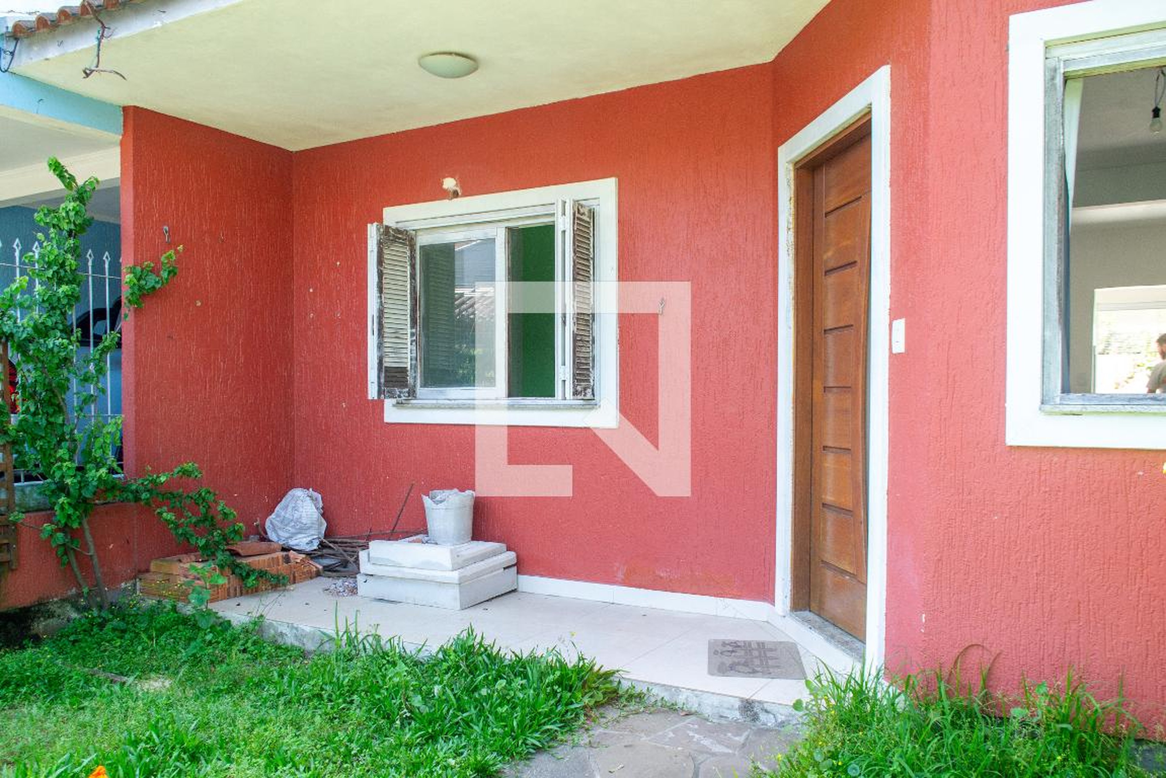 Entrada Condomínio em Rua Guatambu, 648