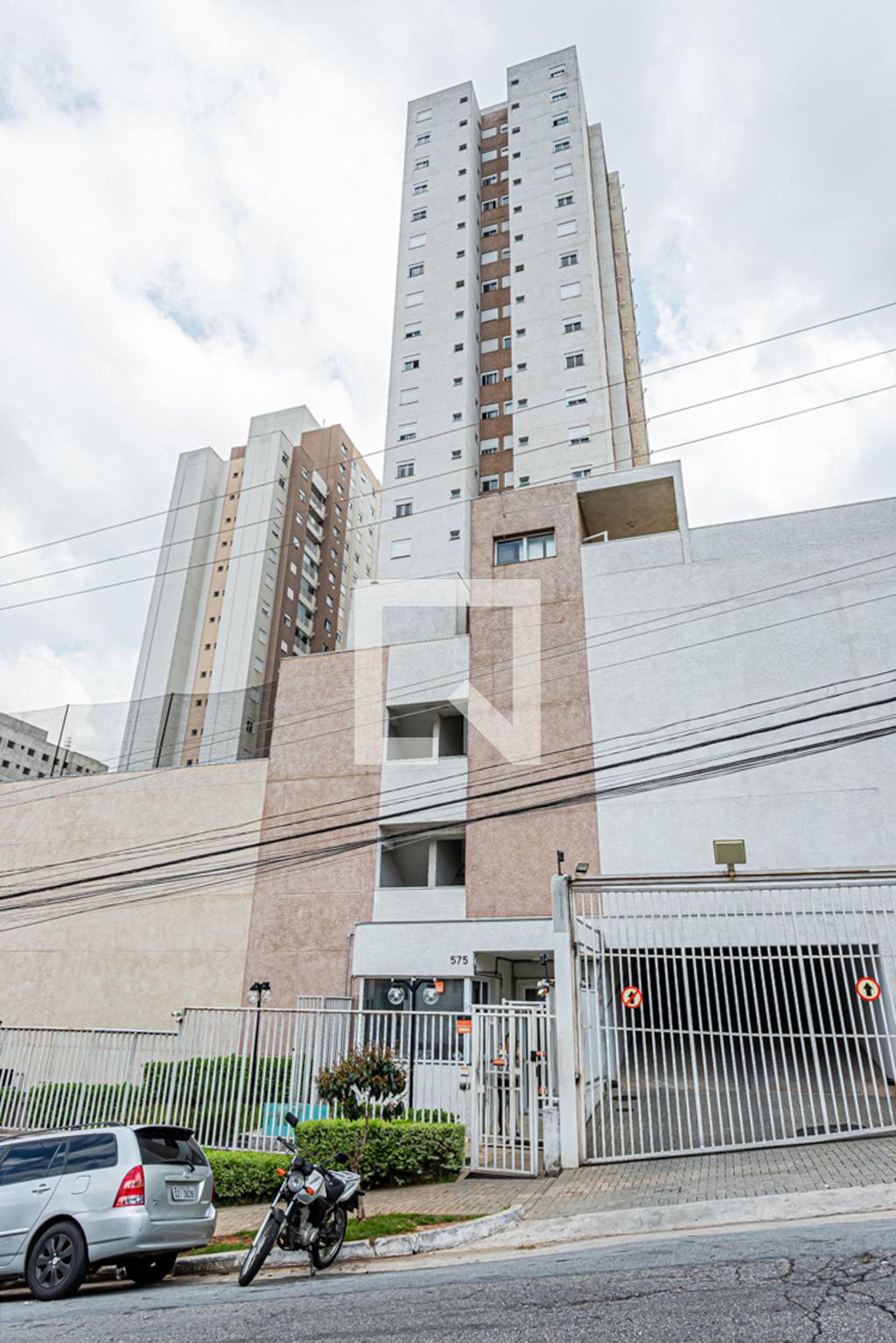 Fachada Condomínio em Avenida Sebastião Henriques, 184