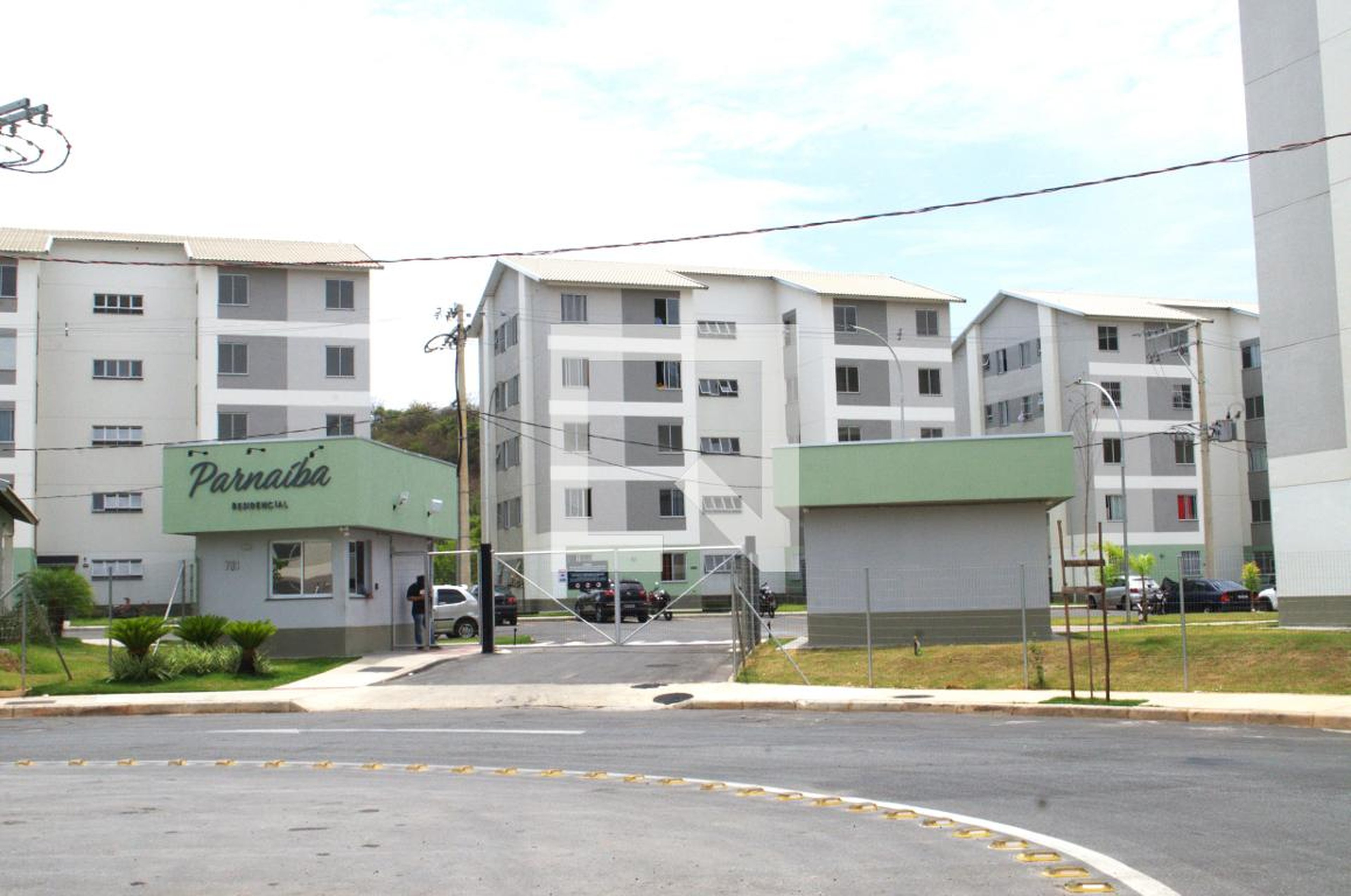 Fachada Condomínio em Rua Quatro Mil Duzentos e Quarenta e Oito, 701