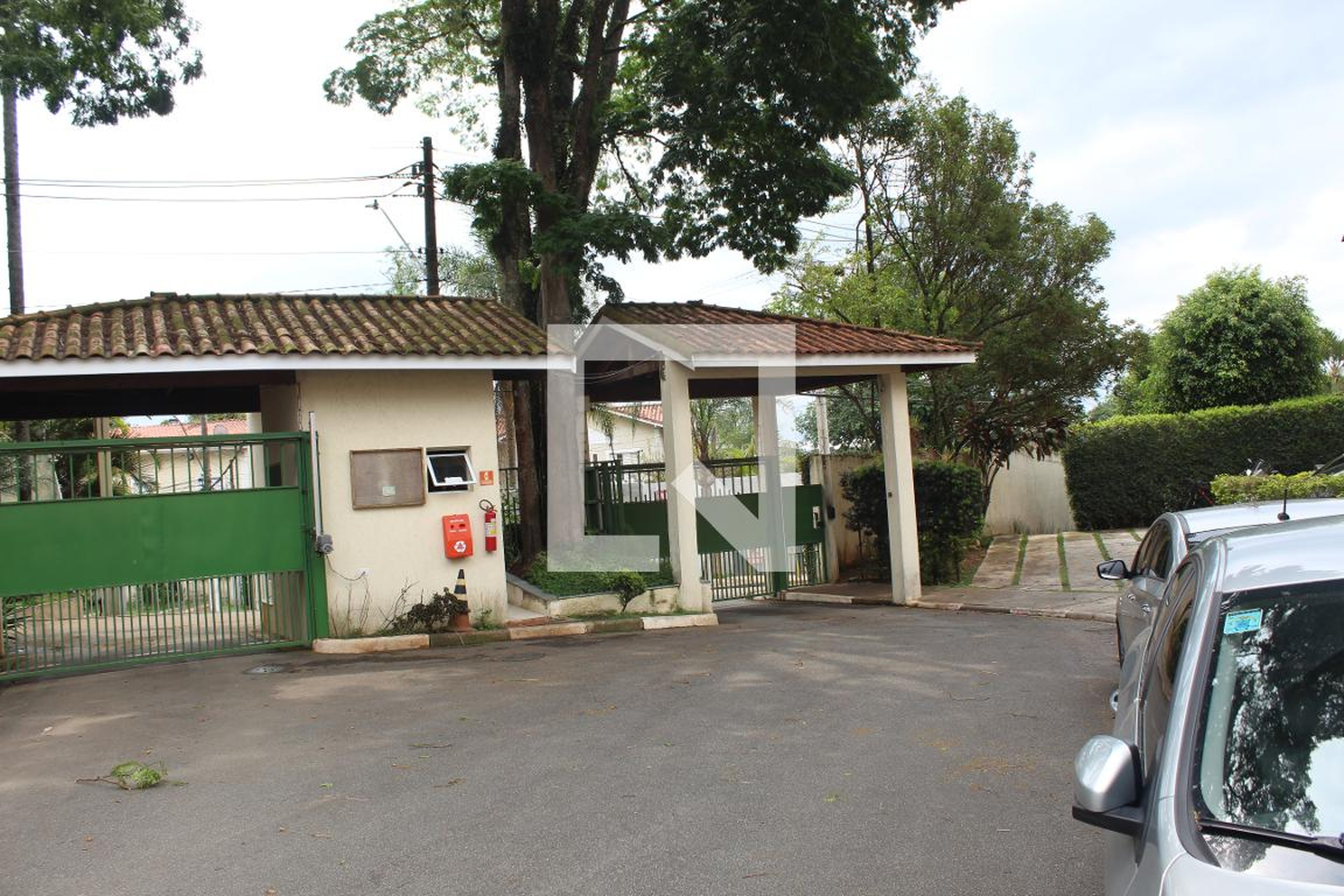 Fachada Condomínio em Rua Miguel de Almeida, 49