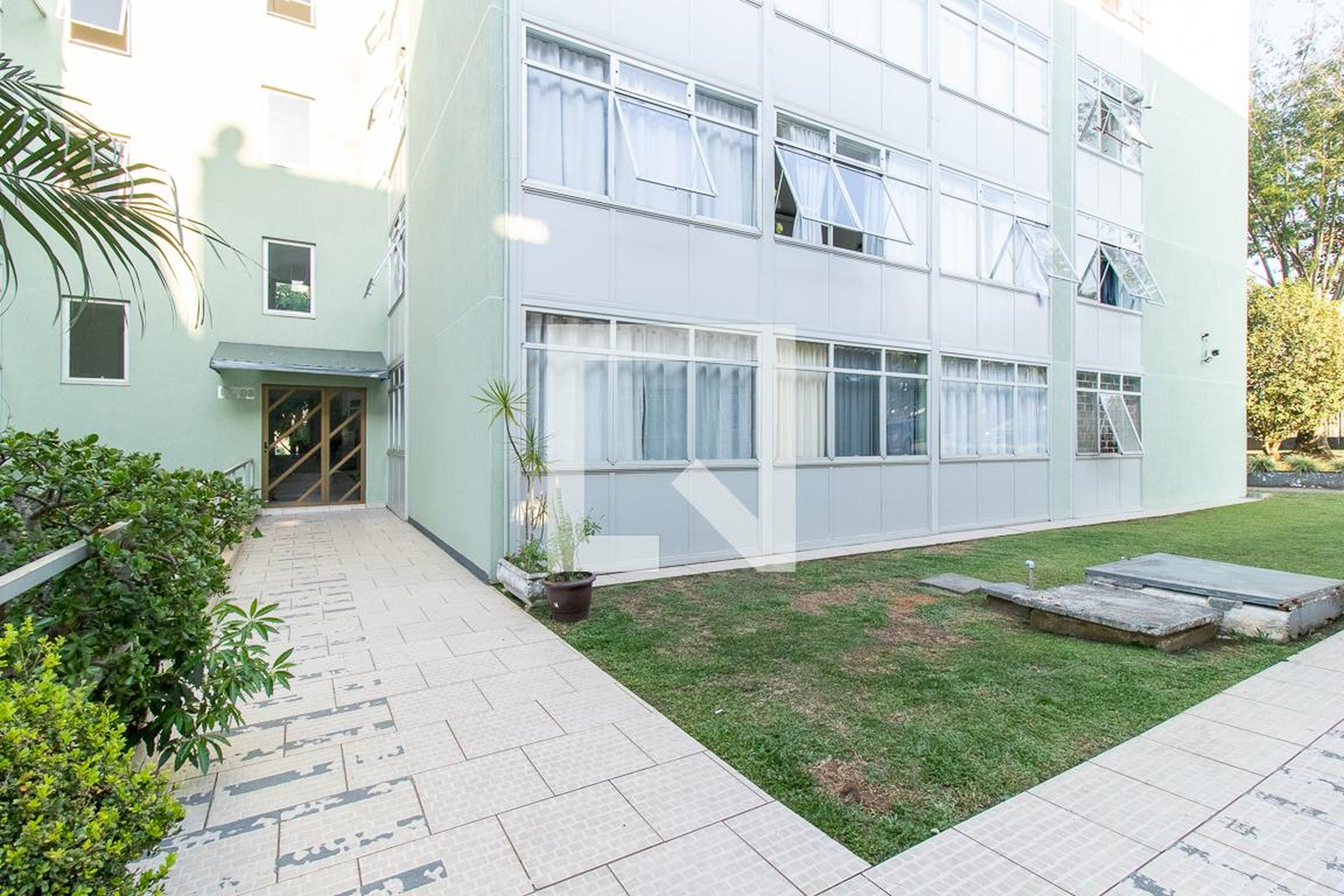 Entrada Condomínio em Rua Professor Algacyr Munhoz Mader, 1895