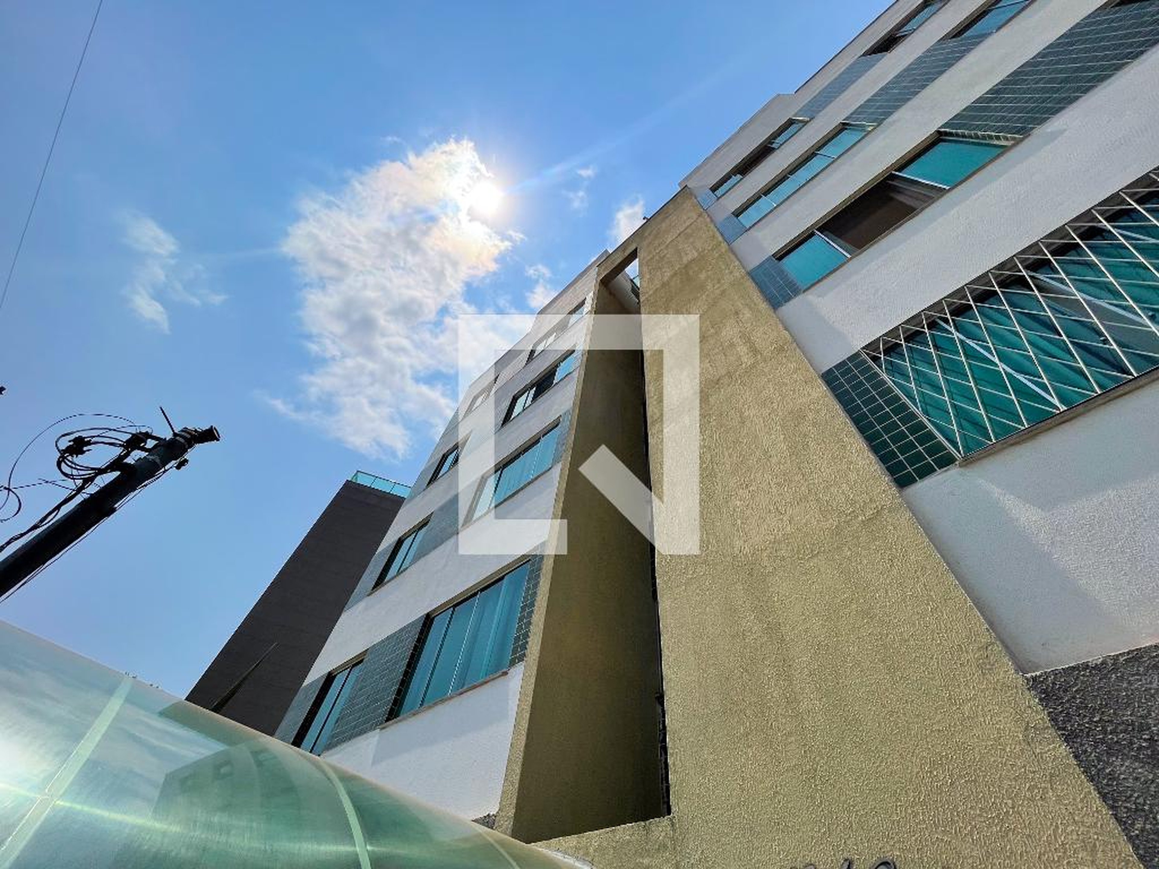 Fachada Condomínio em Rua Laerte Lopes da Rocha, 54