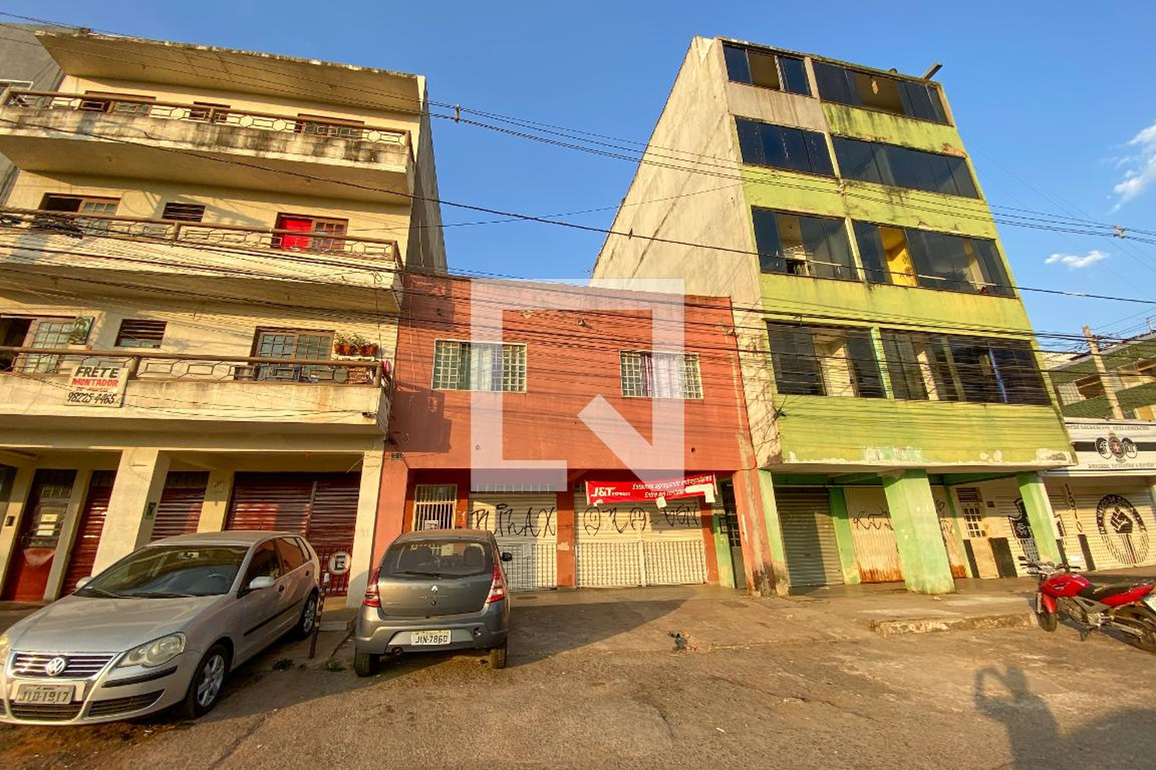 Fachada Condomínio em Rua 24 Sul, 59