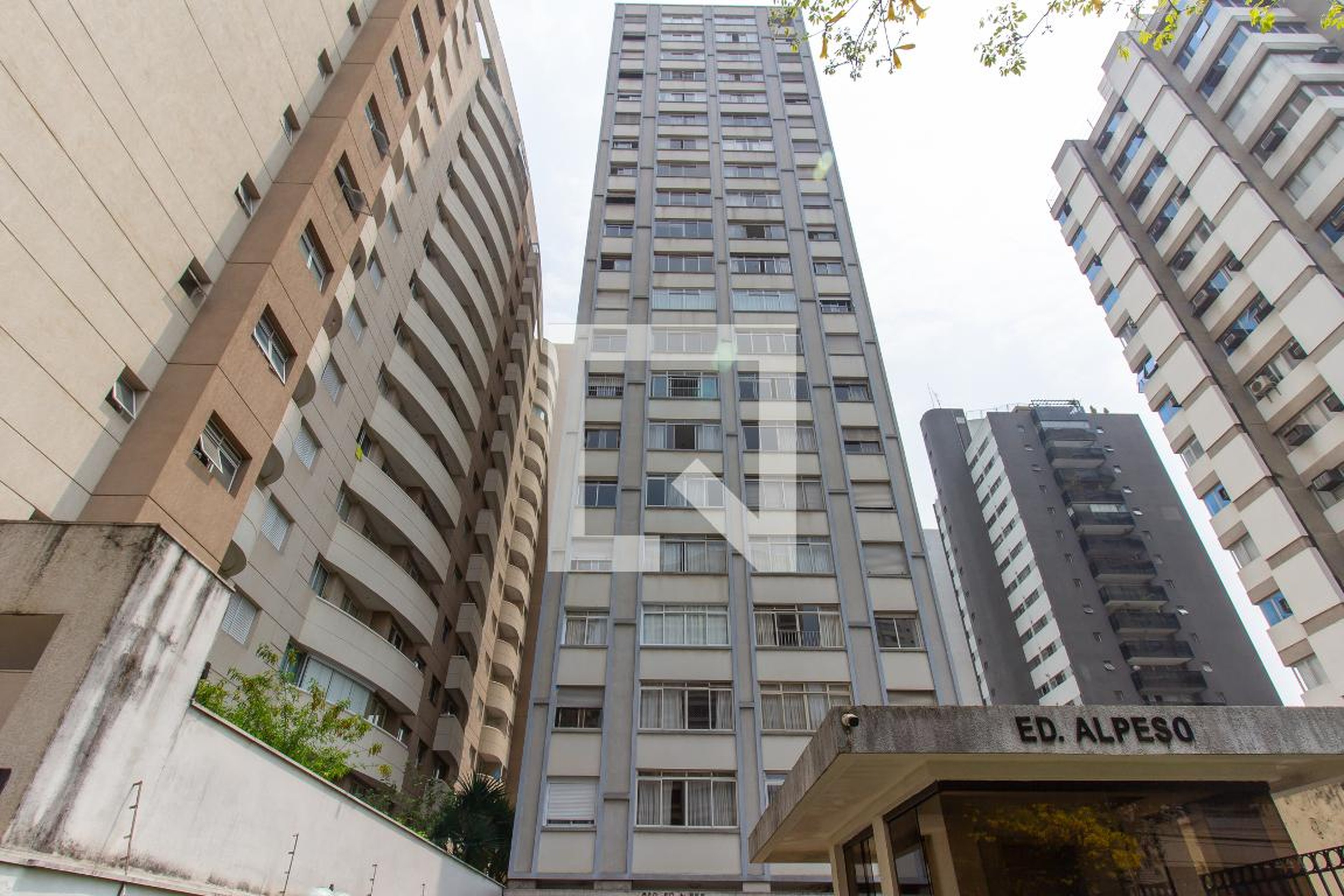 Fachada do Prédio Condomínio Alpes