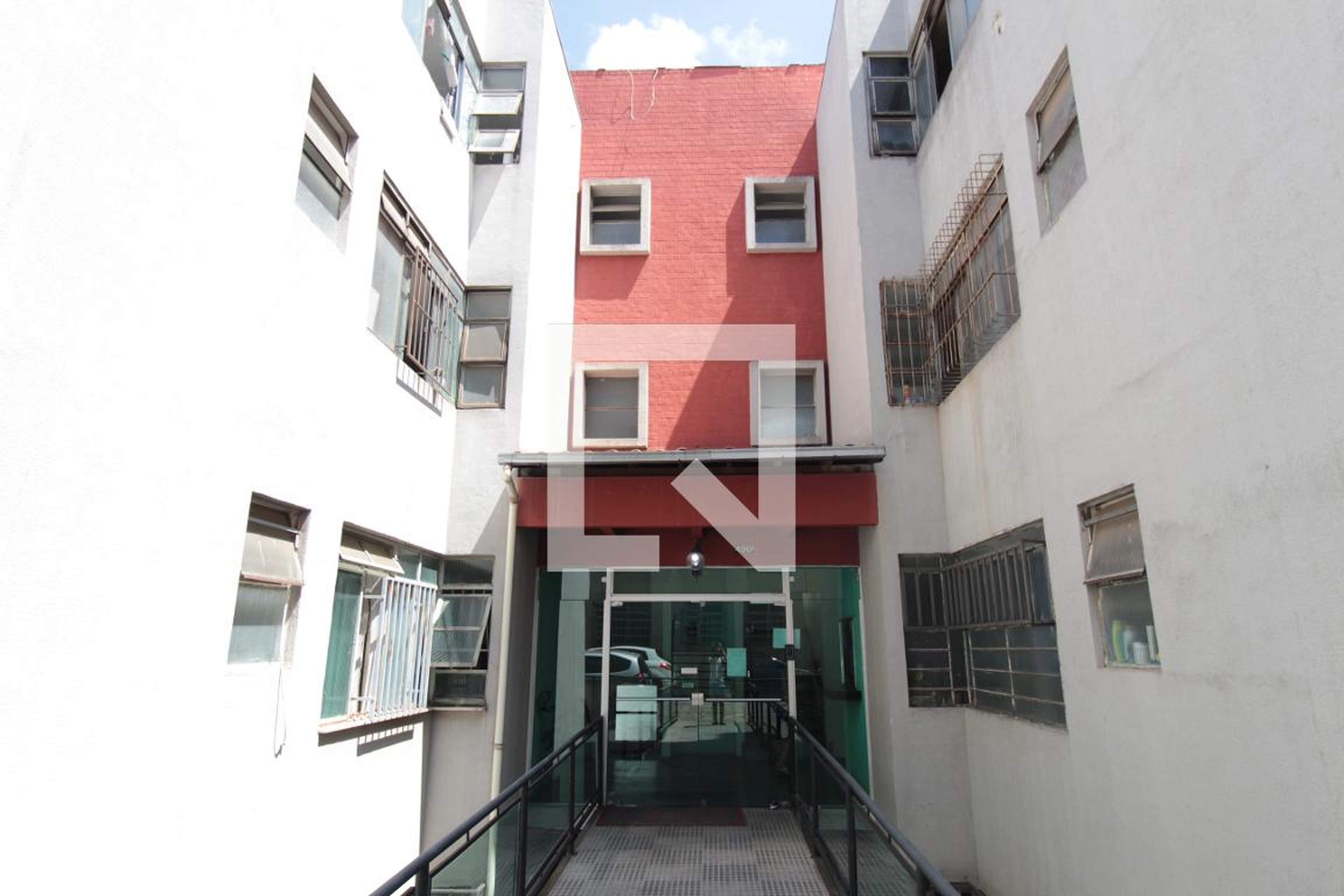 Hall de Entrada Condomínio em Rua Henrique Diniz, 490