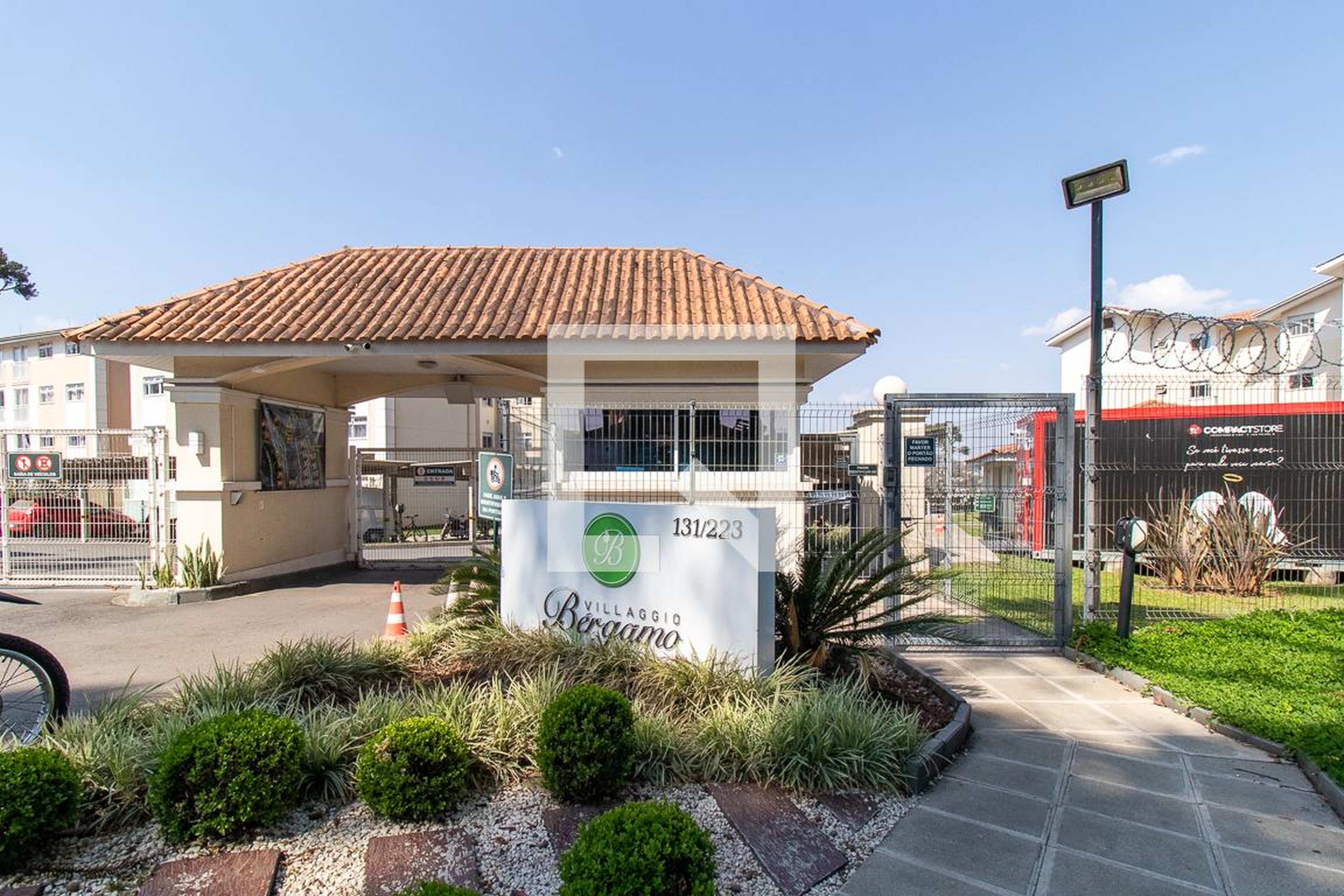 Entrada Condomínio em Rua Frei Eurico de Mello, 223