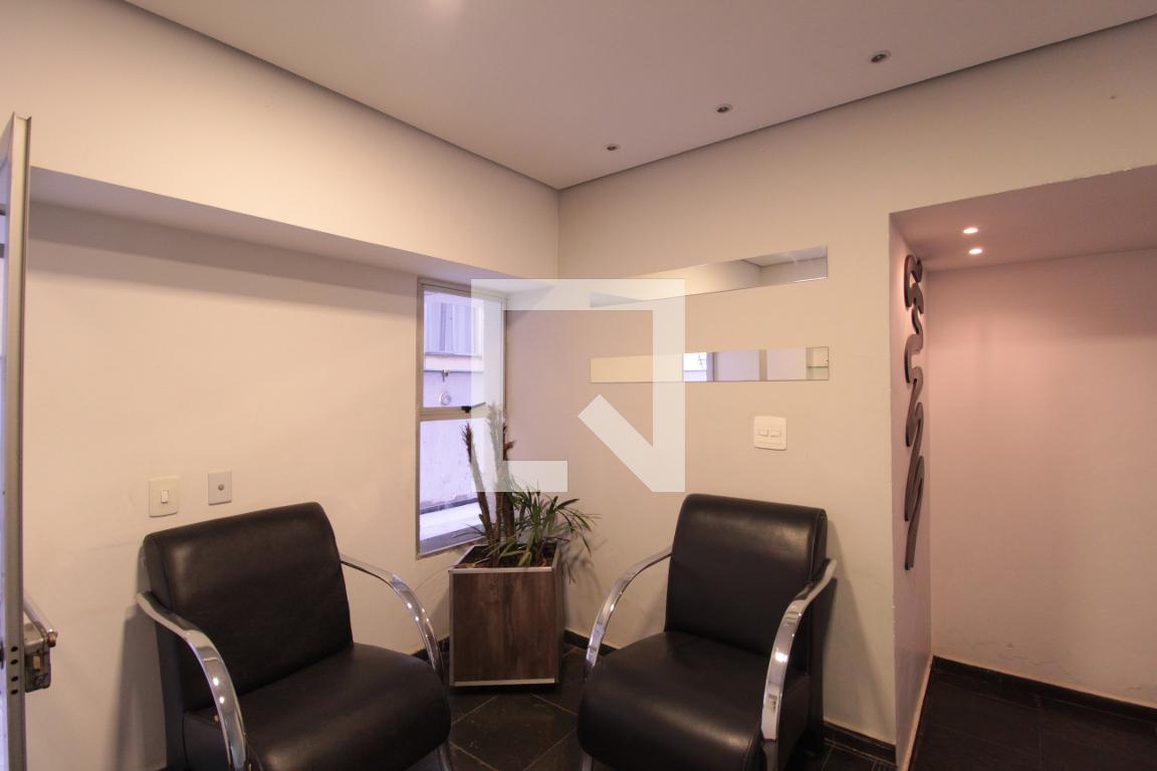 Hall de Entrada Condomínio em Rua Desembargador Paula Mota, 870