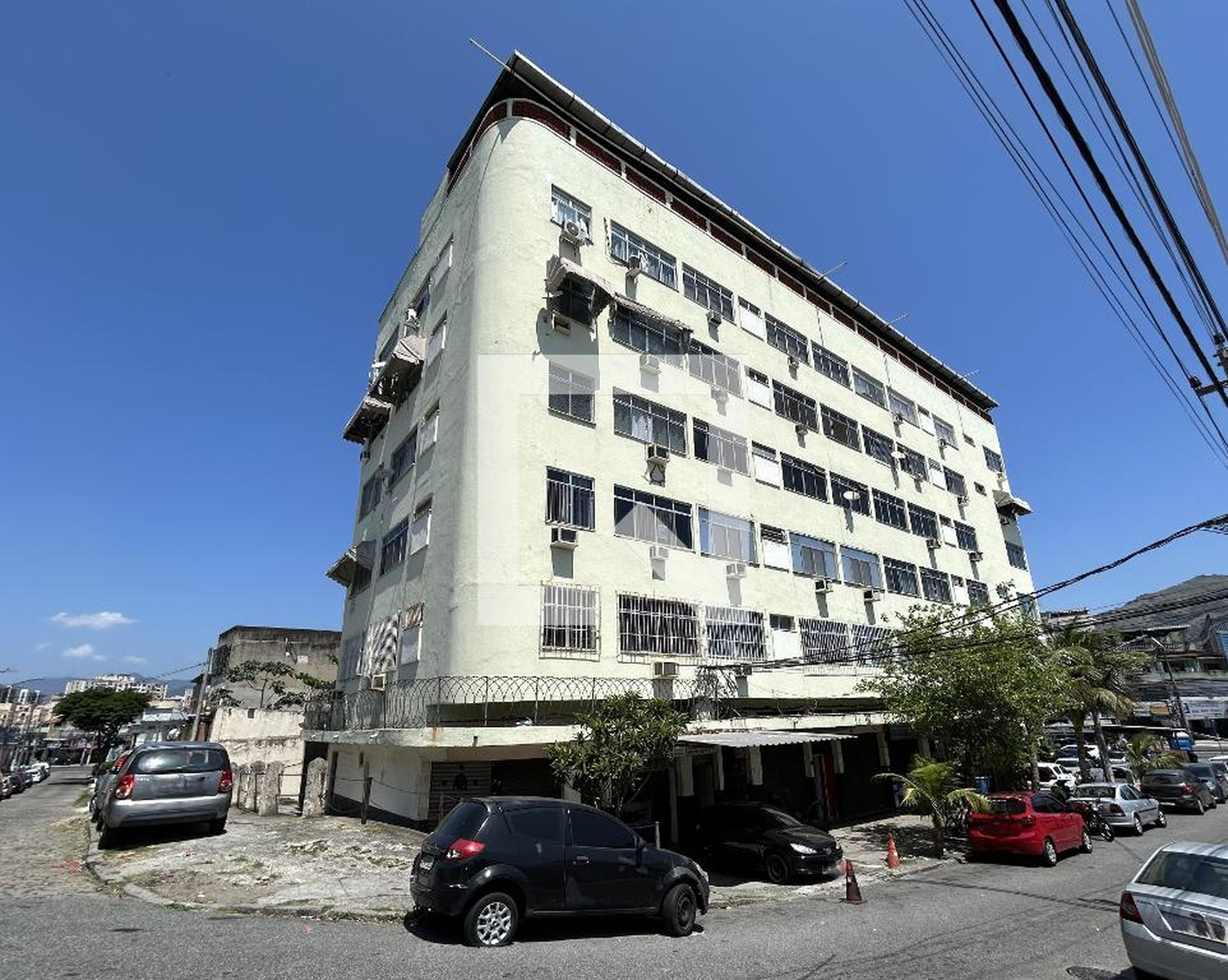 Fachada Condomínio em Rua Adelaíde, 26