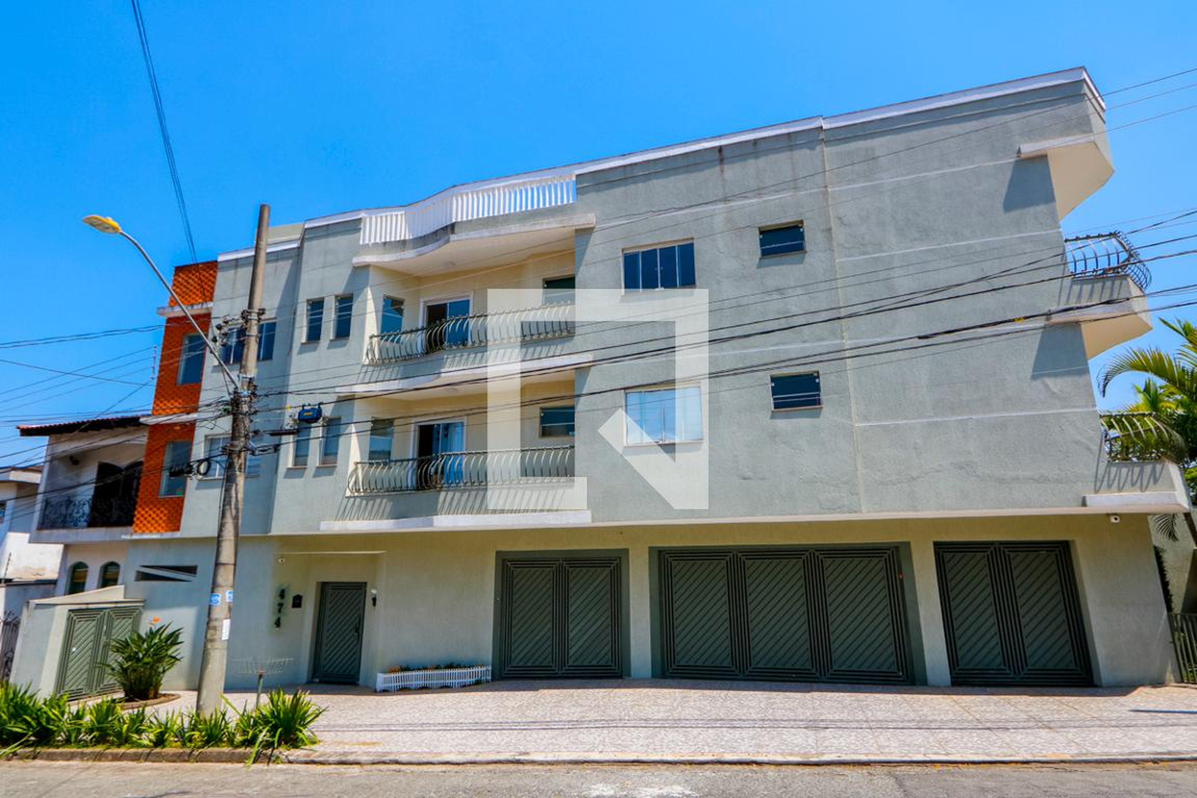 Fachada Condomínio em Rua das Violetas, 474