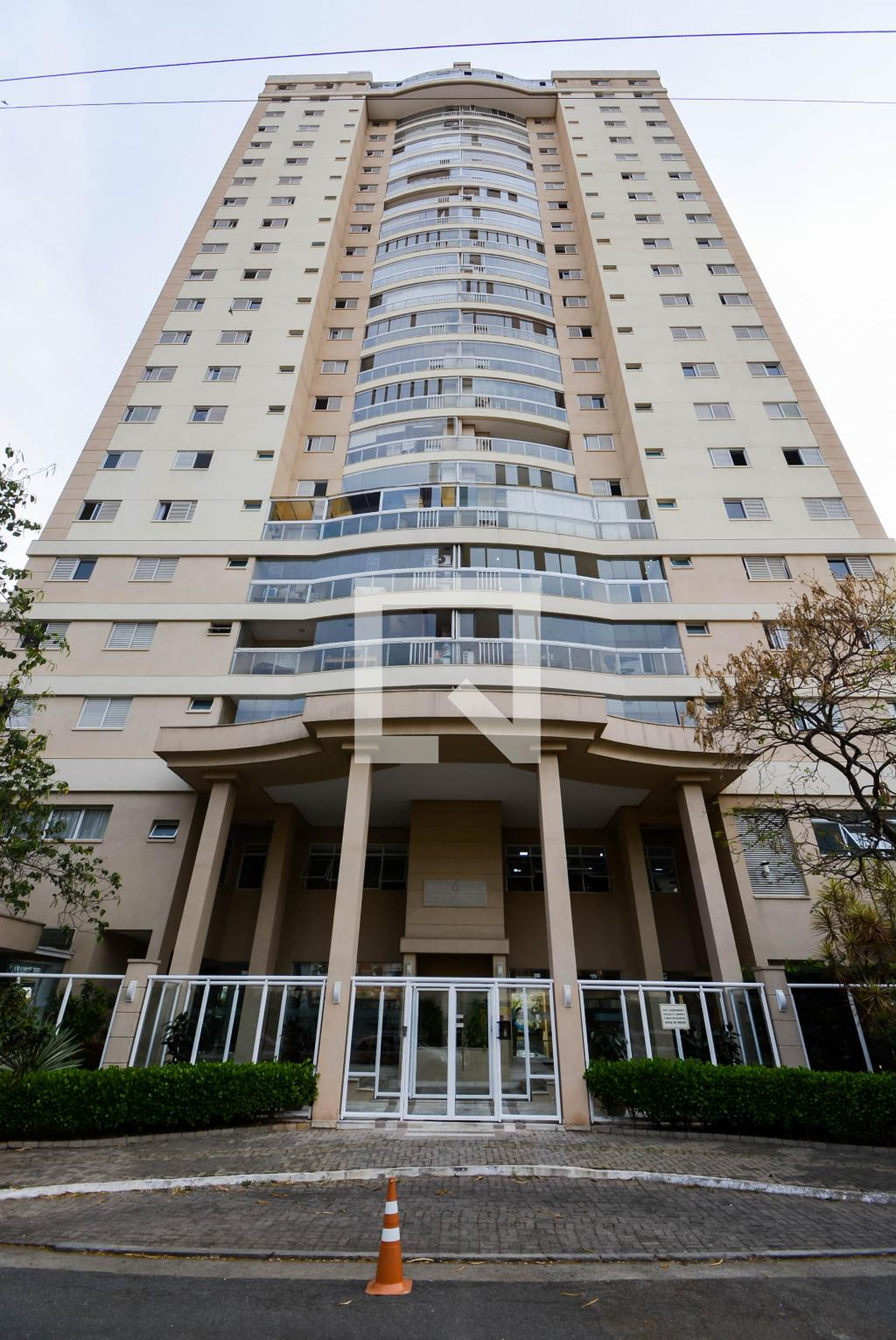 Fachada do Condomínio Condomínio Place de Soleie