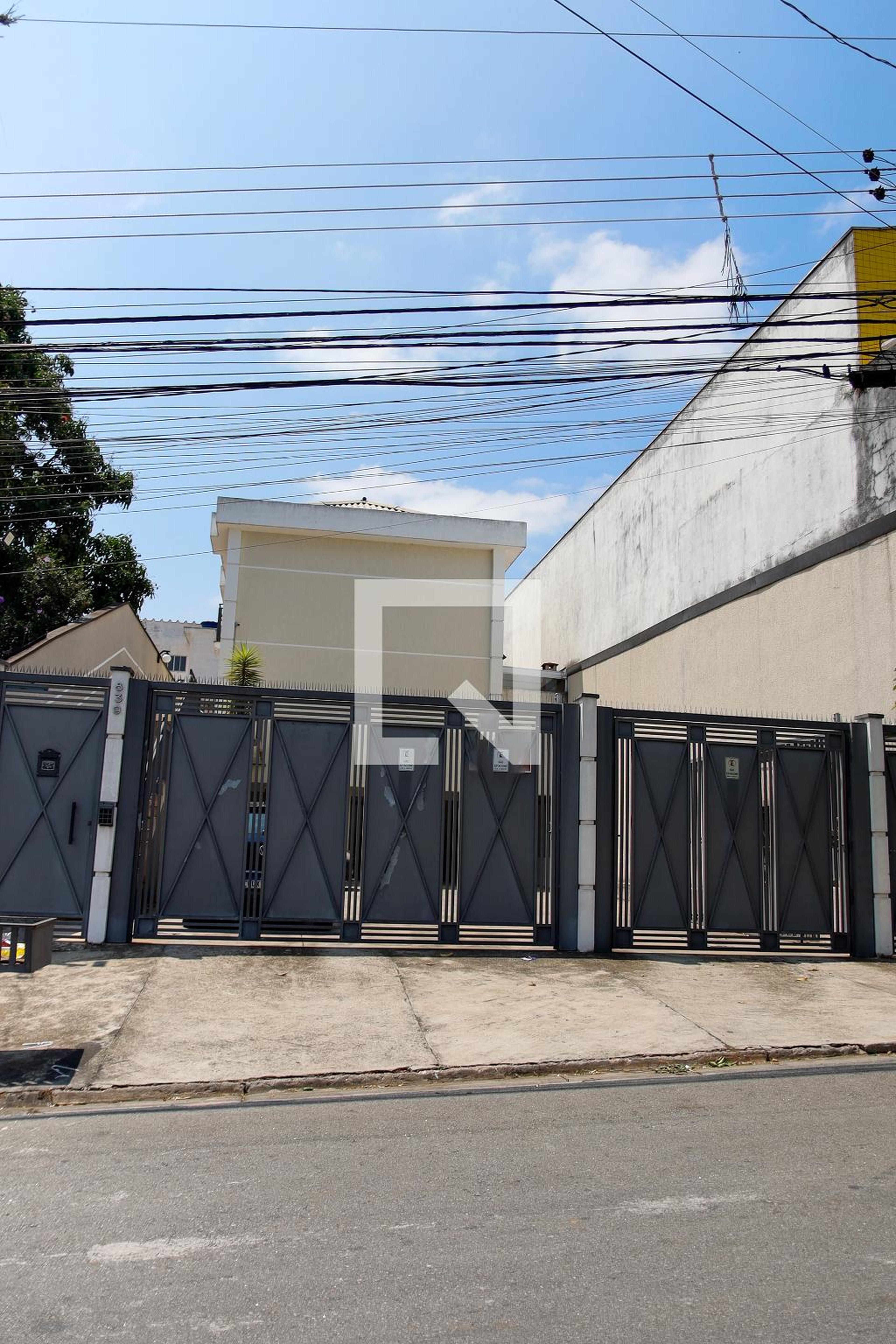 Fachada Condomínio em Rua Luís Henrique de Oliveira, 840