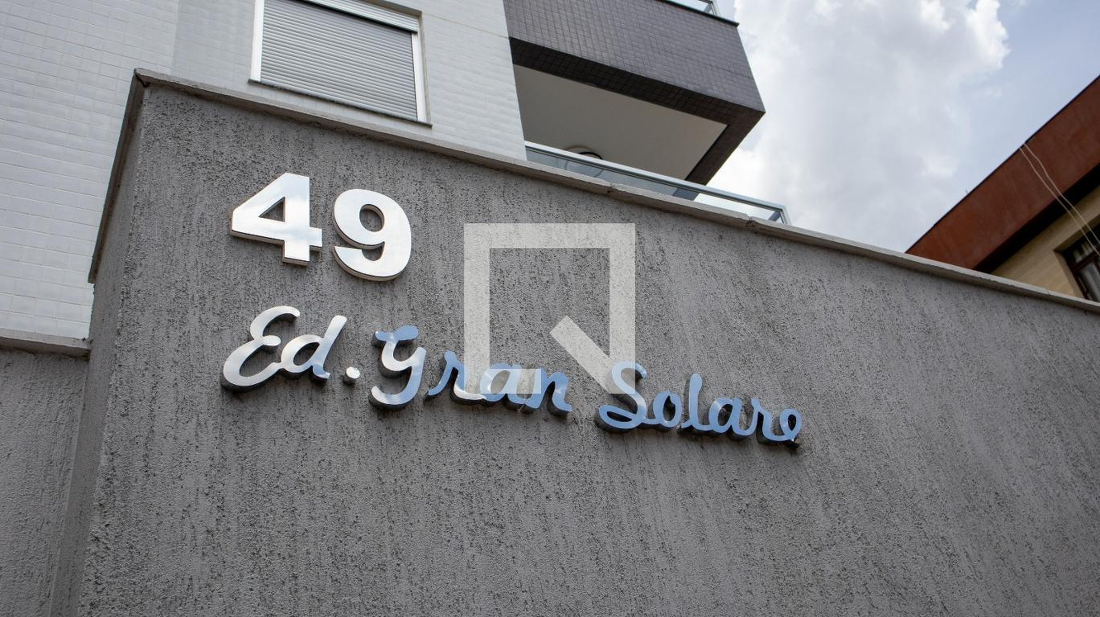 Fachada Condomínio em Rua Cândido Cardoso Miranda, 484