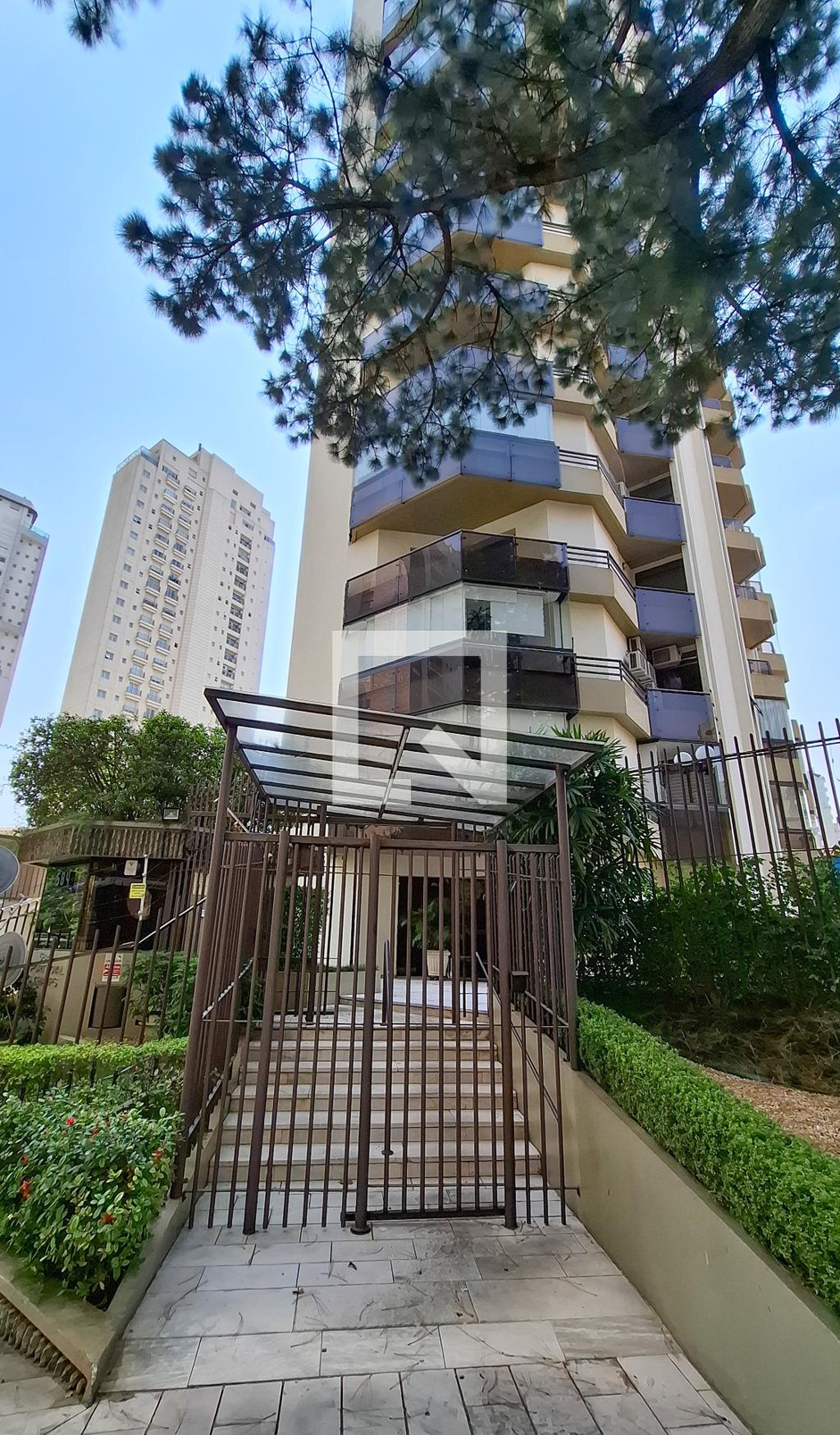 Fachada do Prédio Condomínio Port Royal Des Champs