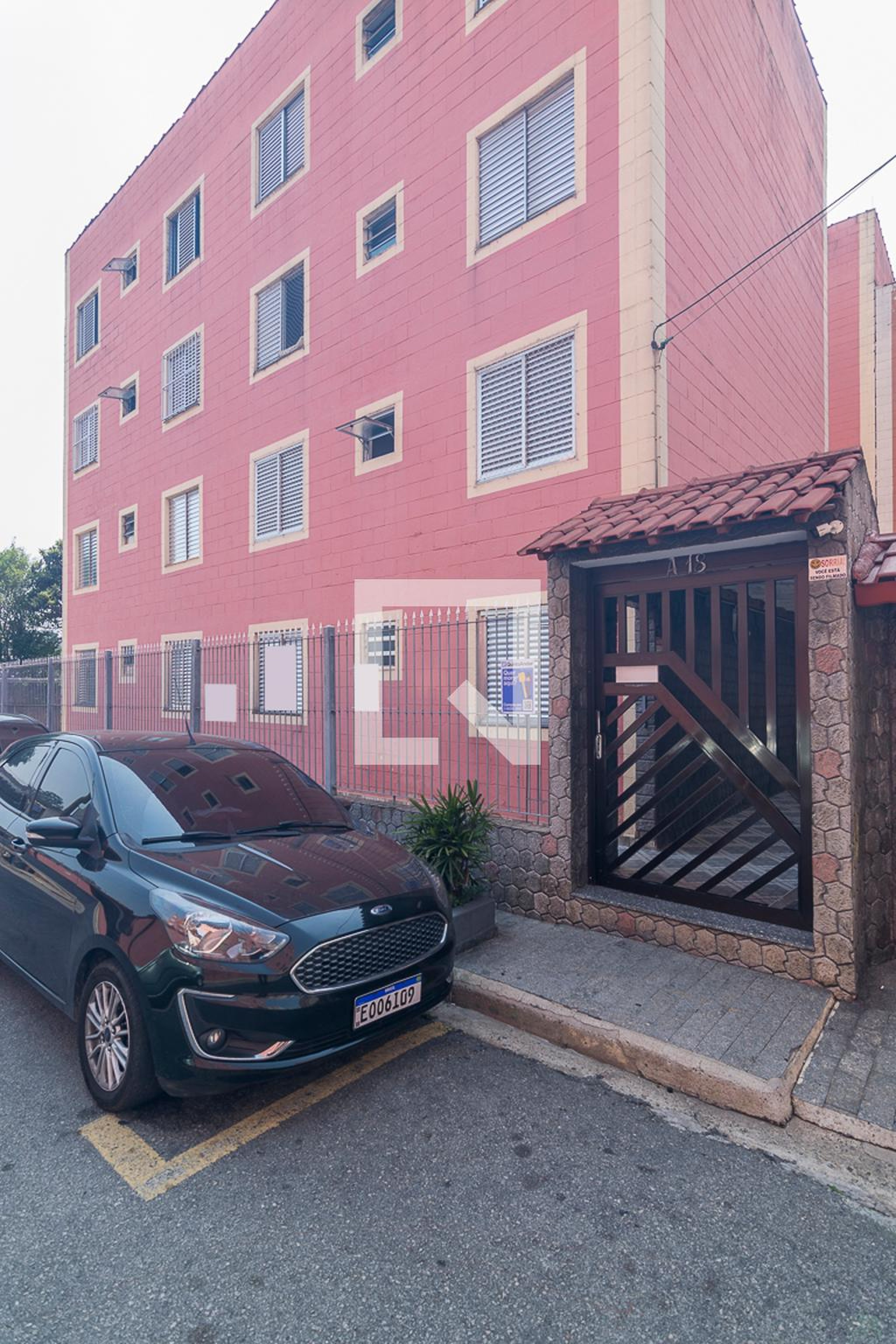 Fachada Condomínio em Rua Jaime Costa, 18