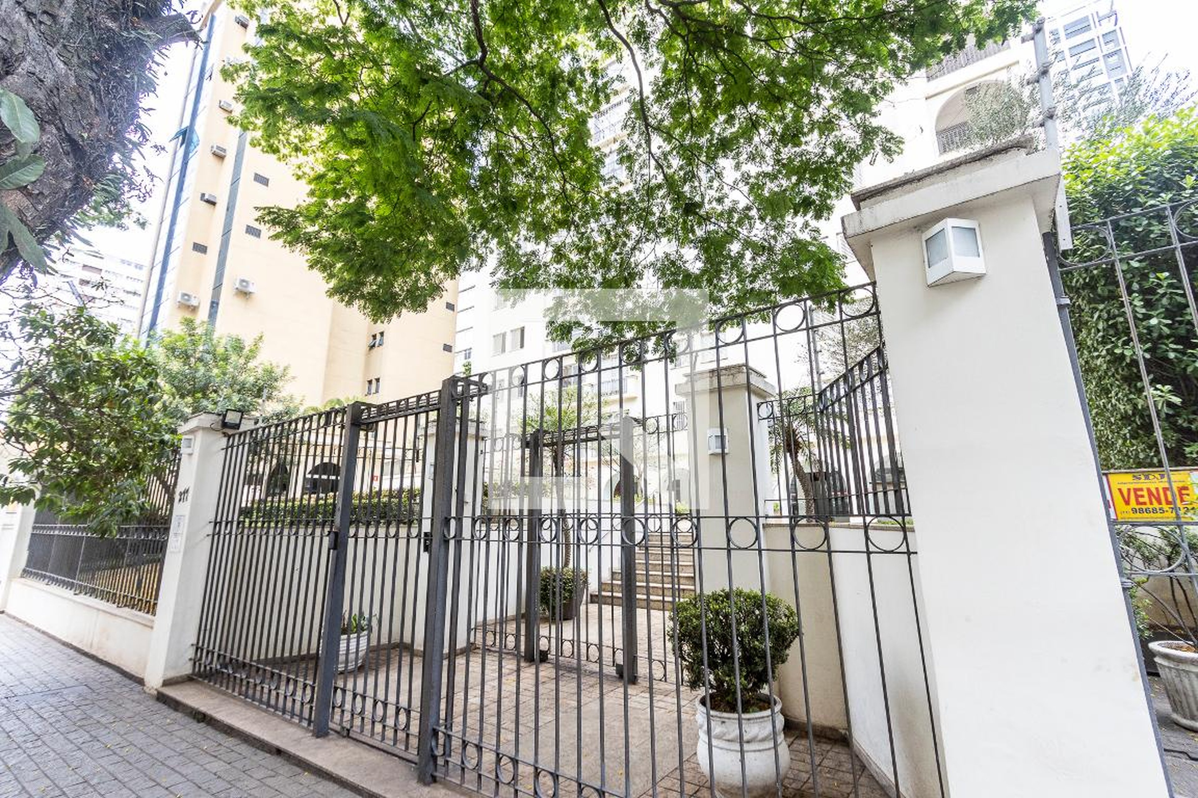 Fachada do Condomínio Edifício Versailles Louvre