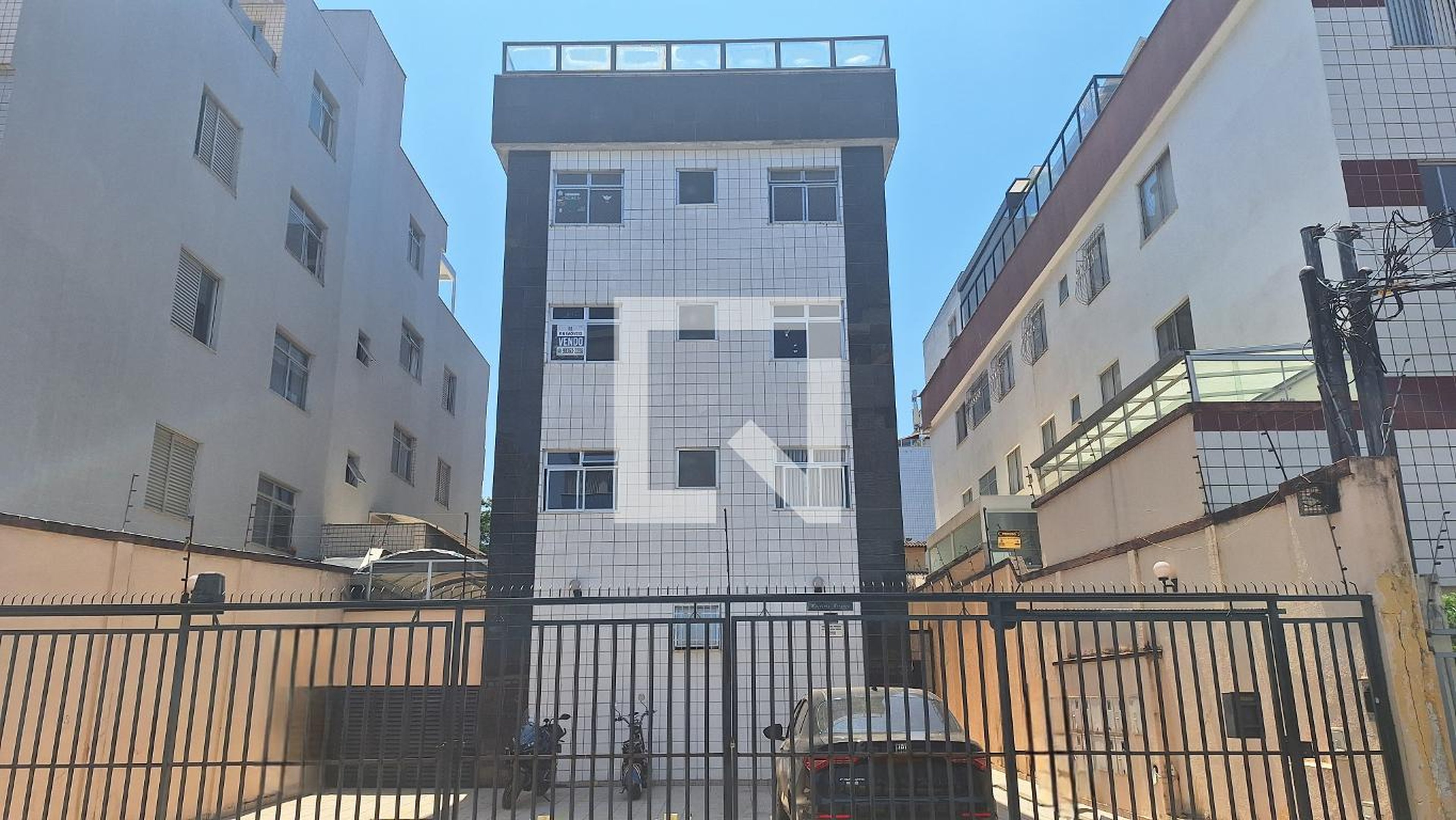 Fachada Condomínio em Rua Etelvina Vaz de Melo, 76