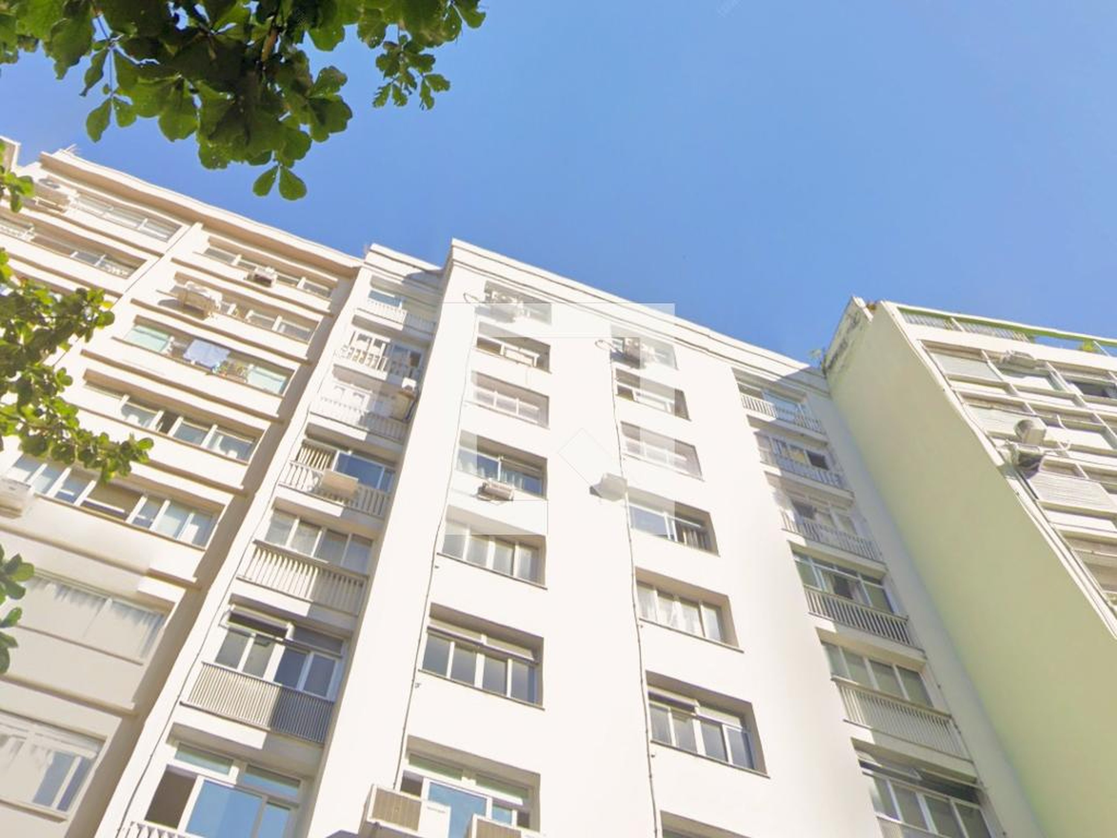 Fachada Condomínio em Rua Raimundo Corrêa, 43