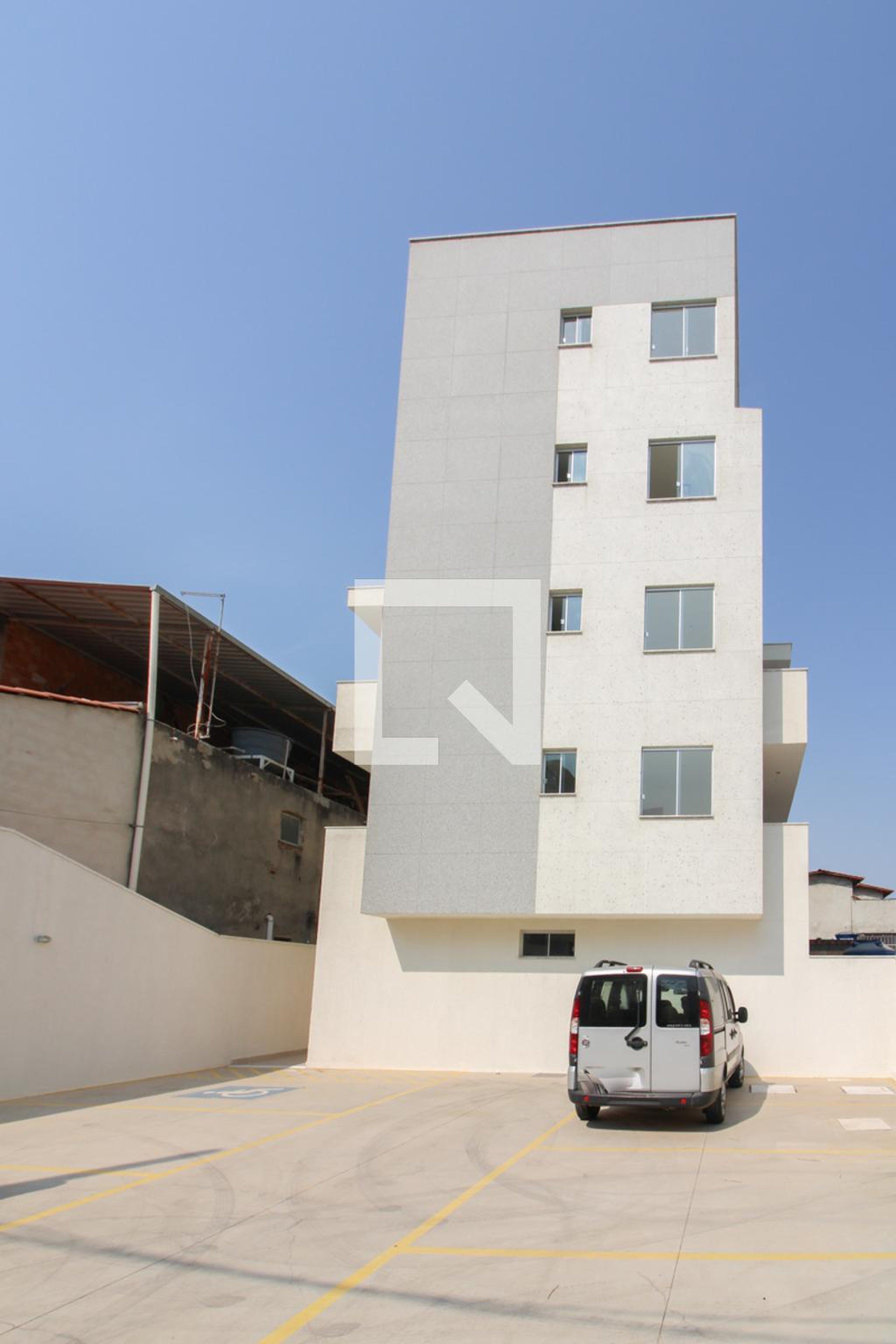 Fachada Condomínio em Rua Mogi das Cruzes, 166