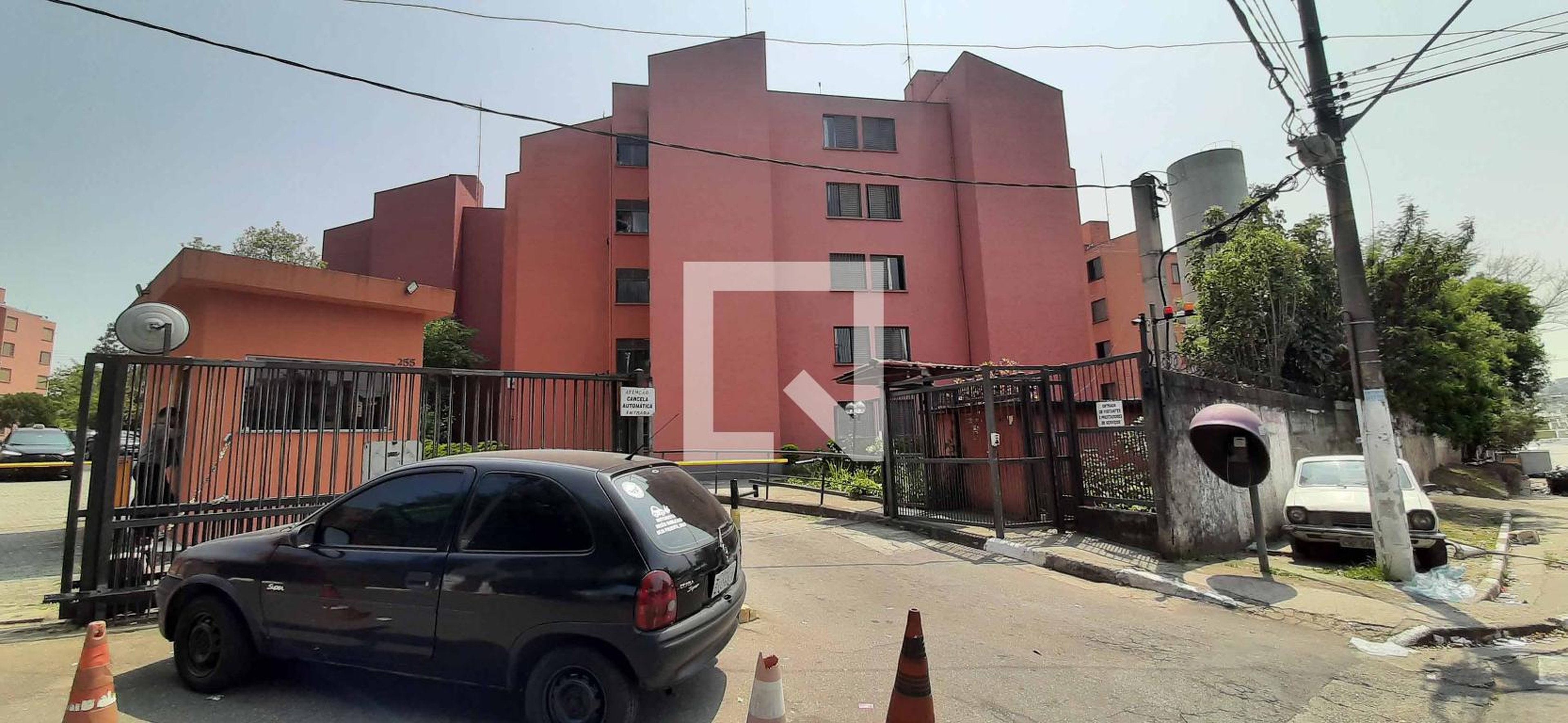 Fachada Condomínio em Avenida Graciela Flores de Piteri, 215