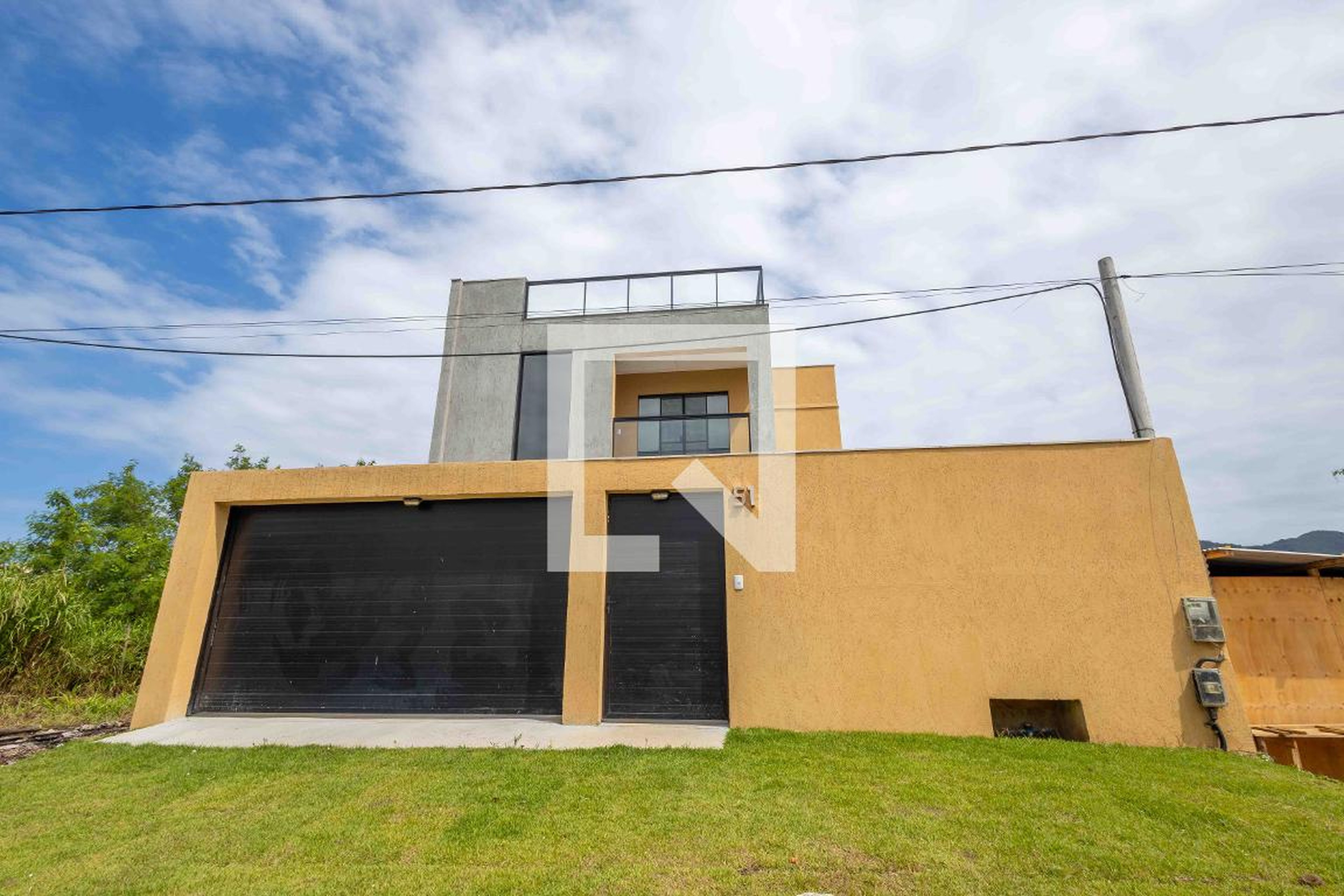 Fachada Condomínio em Estrada Vereador Alceu de Carvalho, 2883