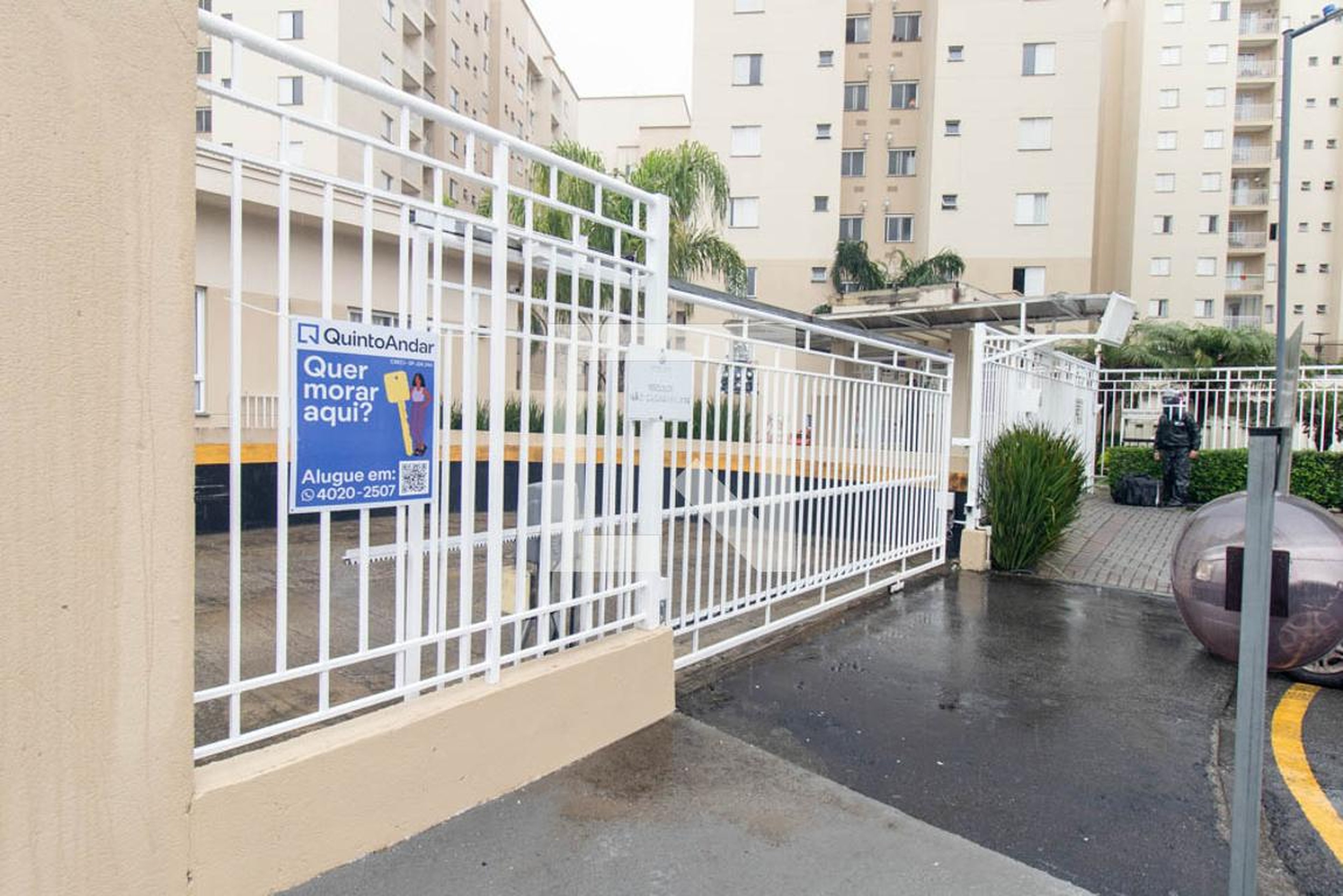 Fachada do Condomínio Condomínio Village Paraná