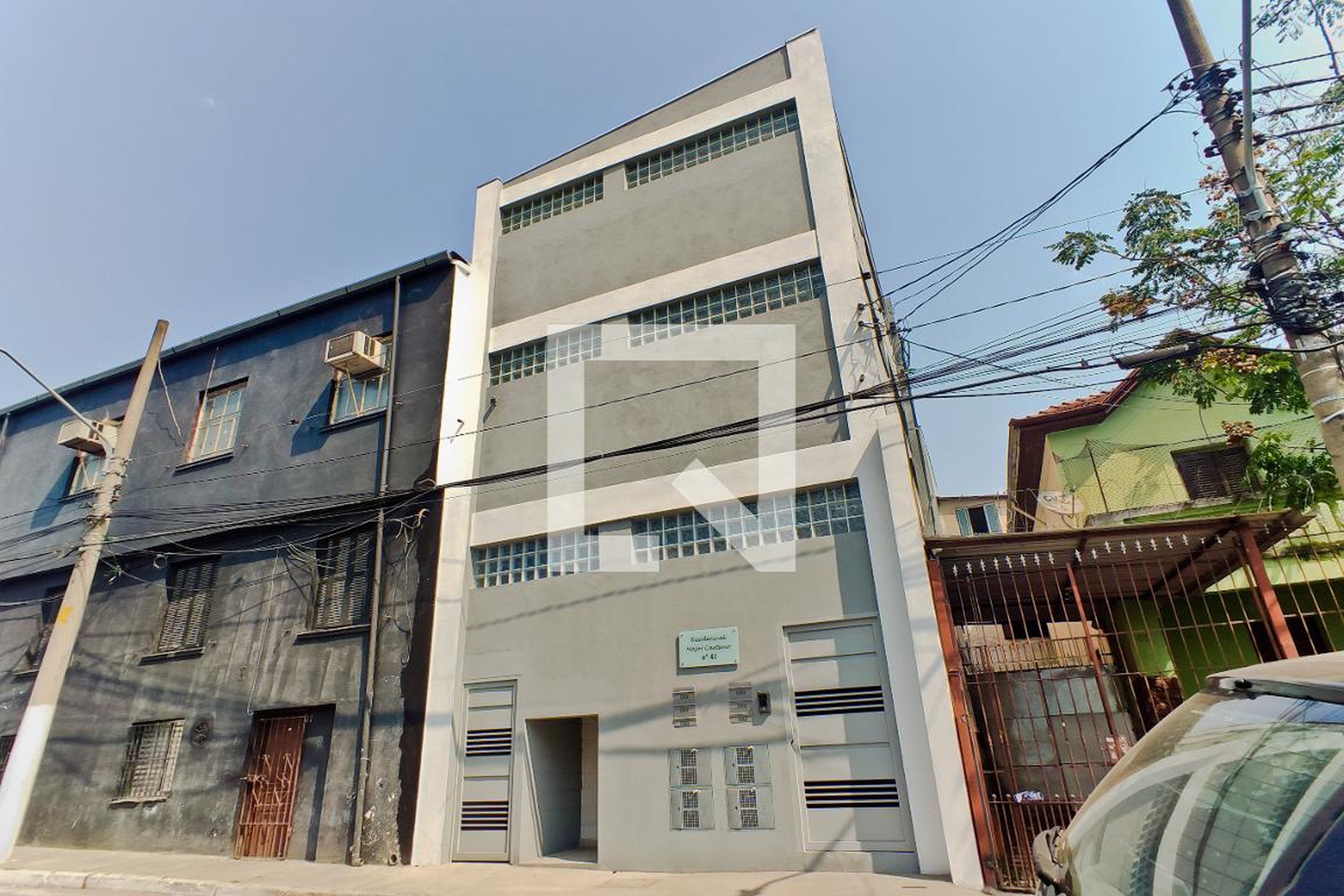 Fachada Condomínio em Rua Major Caetano da Costa, 41