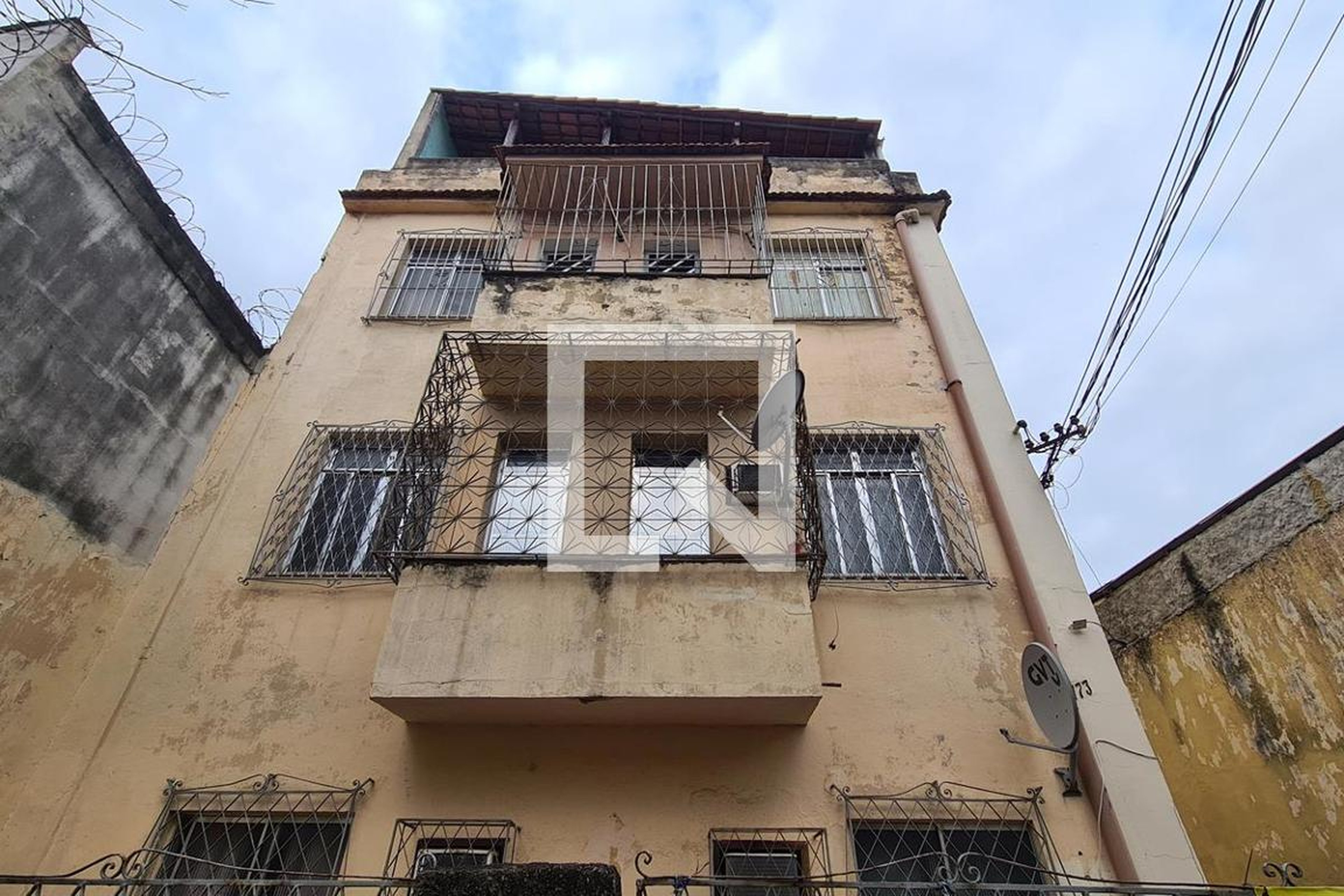 Fachada Condomínio em Rua Flack, 173