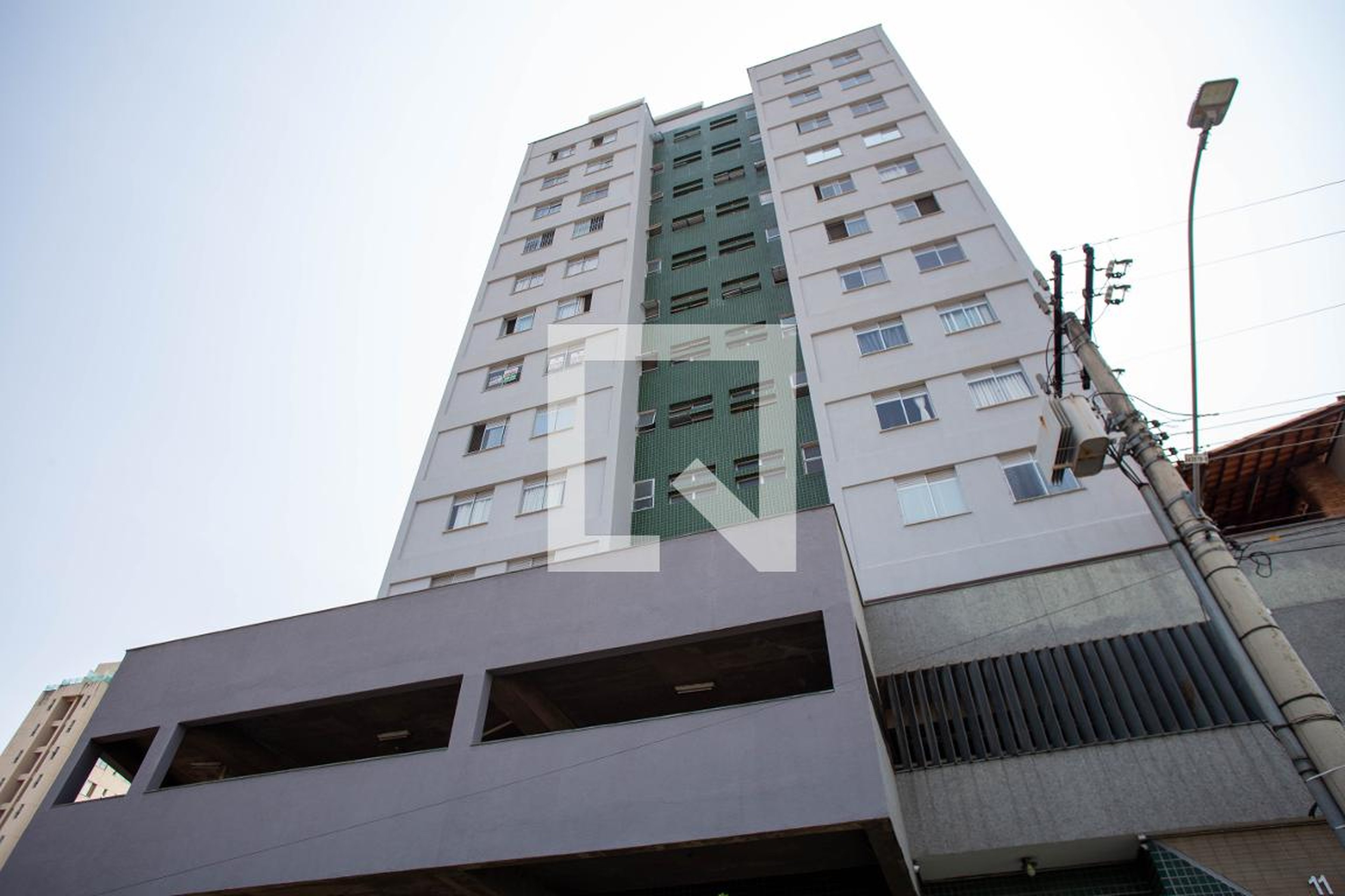 Fachada Condomínio em Rua Matos da Silveira, 11