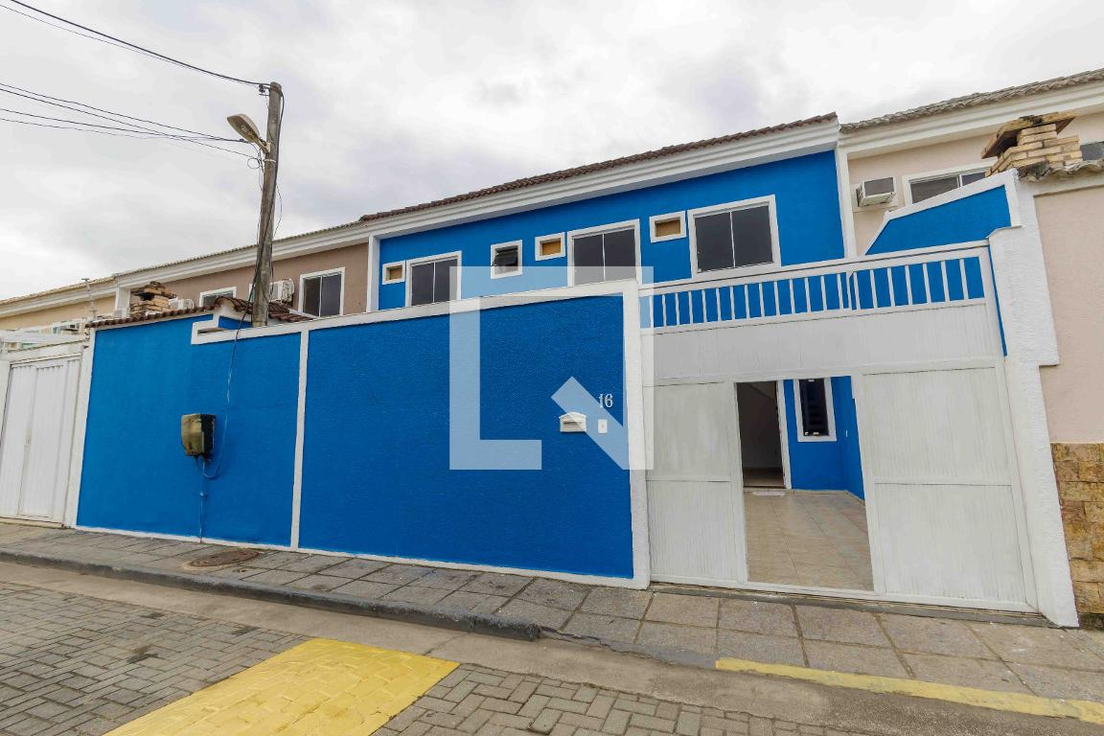 Fachada Condomínio em Rua Professor dos Santos Moreira, 17