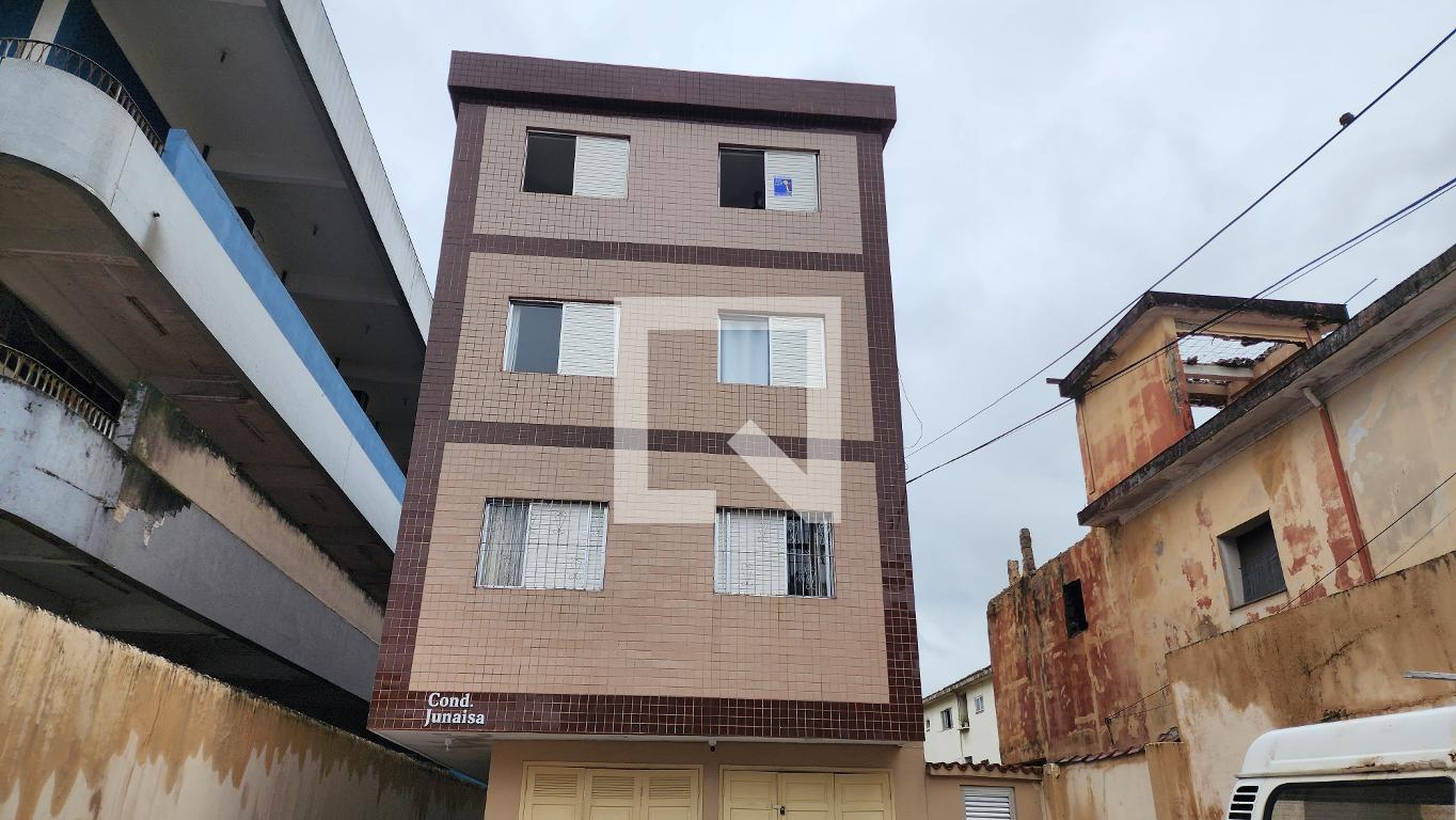 Fachada Condomínio em Rua Joaquim Távora, 422