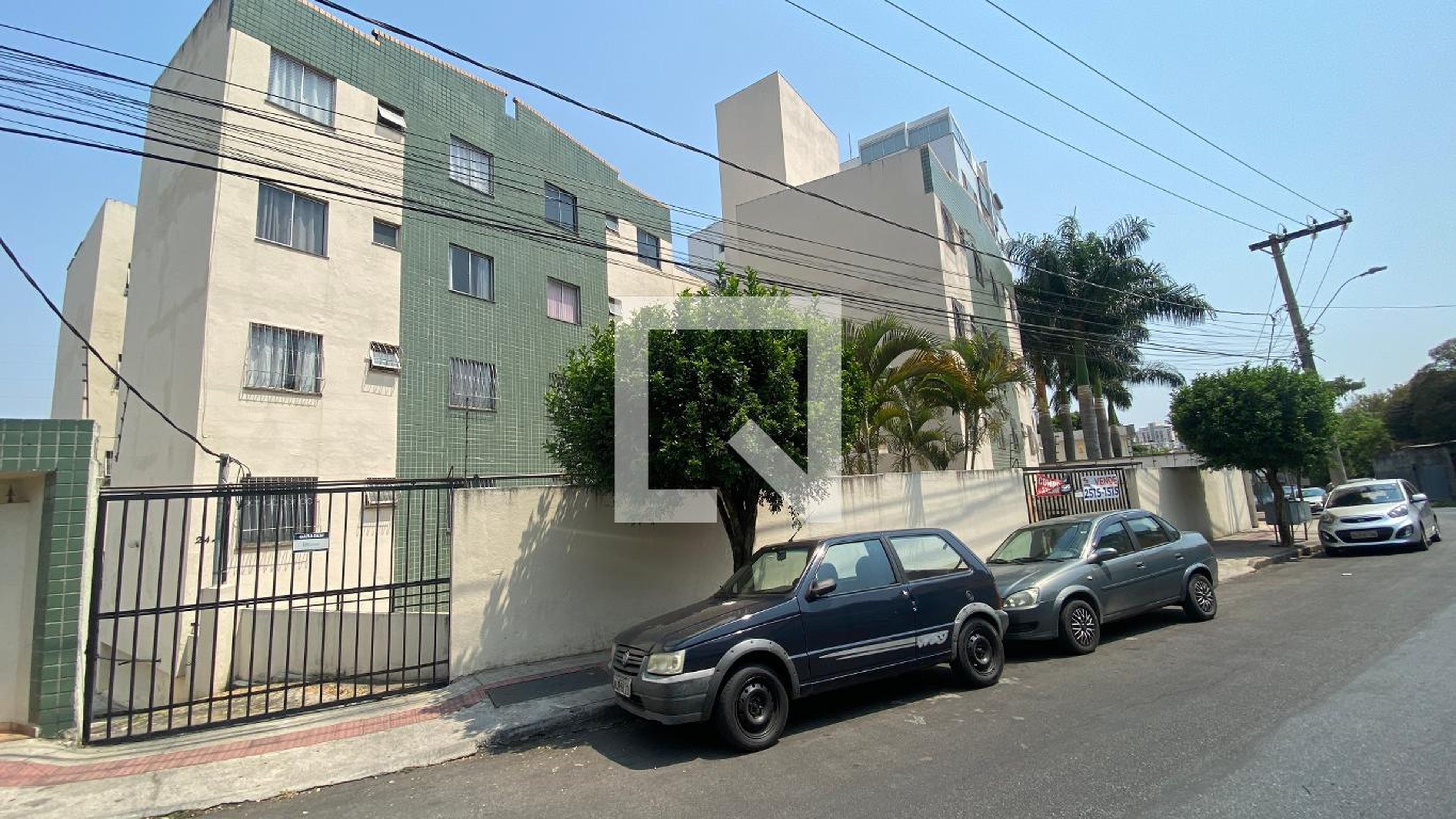 Fachada do Prédio Condomínio em Rua Maquiné, 244