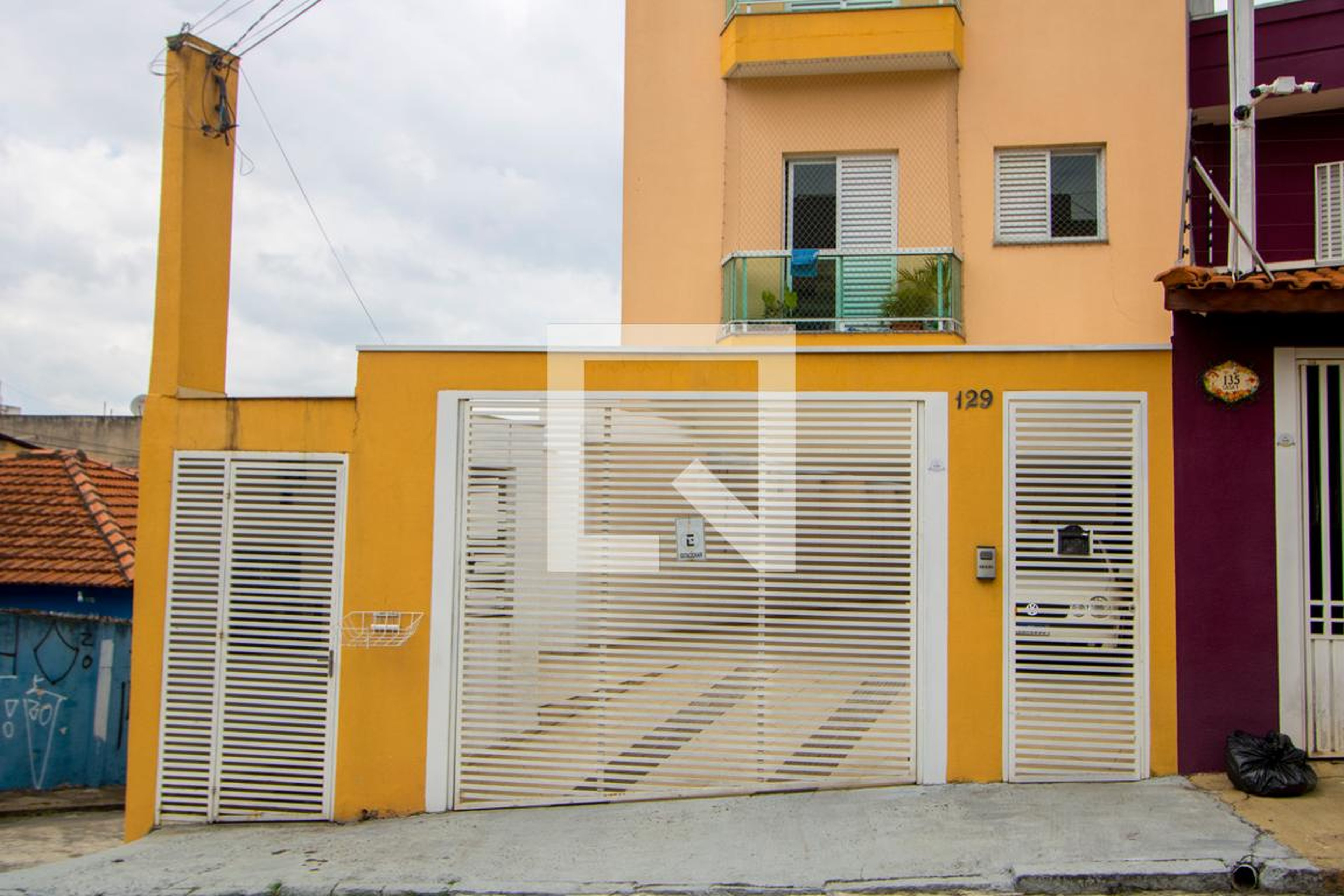 Fachada Condomínio em Rua Alterosa, 129