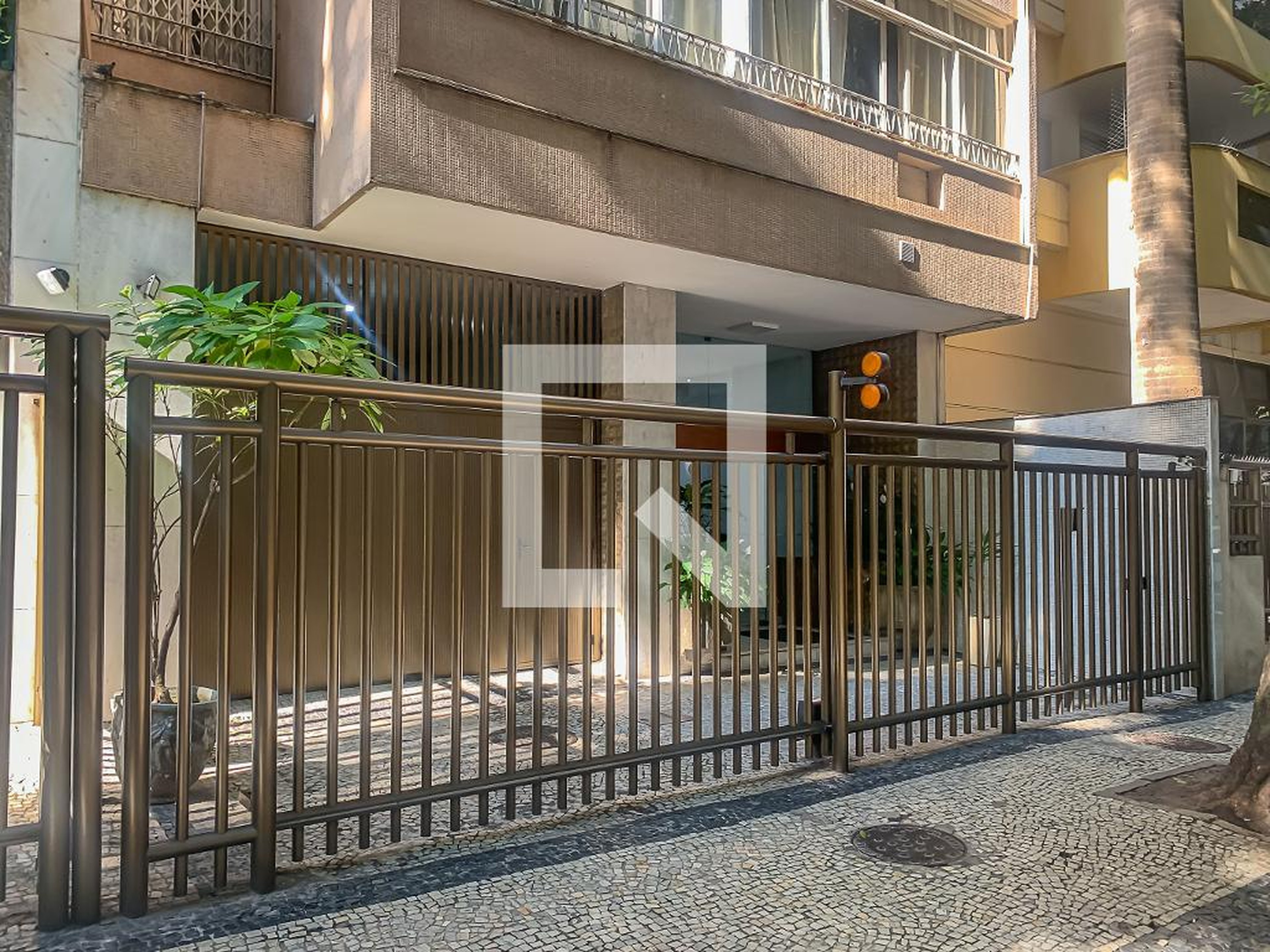 Fachada Condomínio em Rua Arthur Bernardes, 34