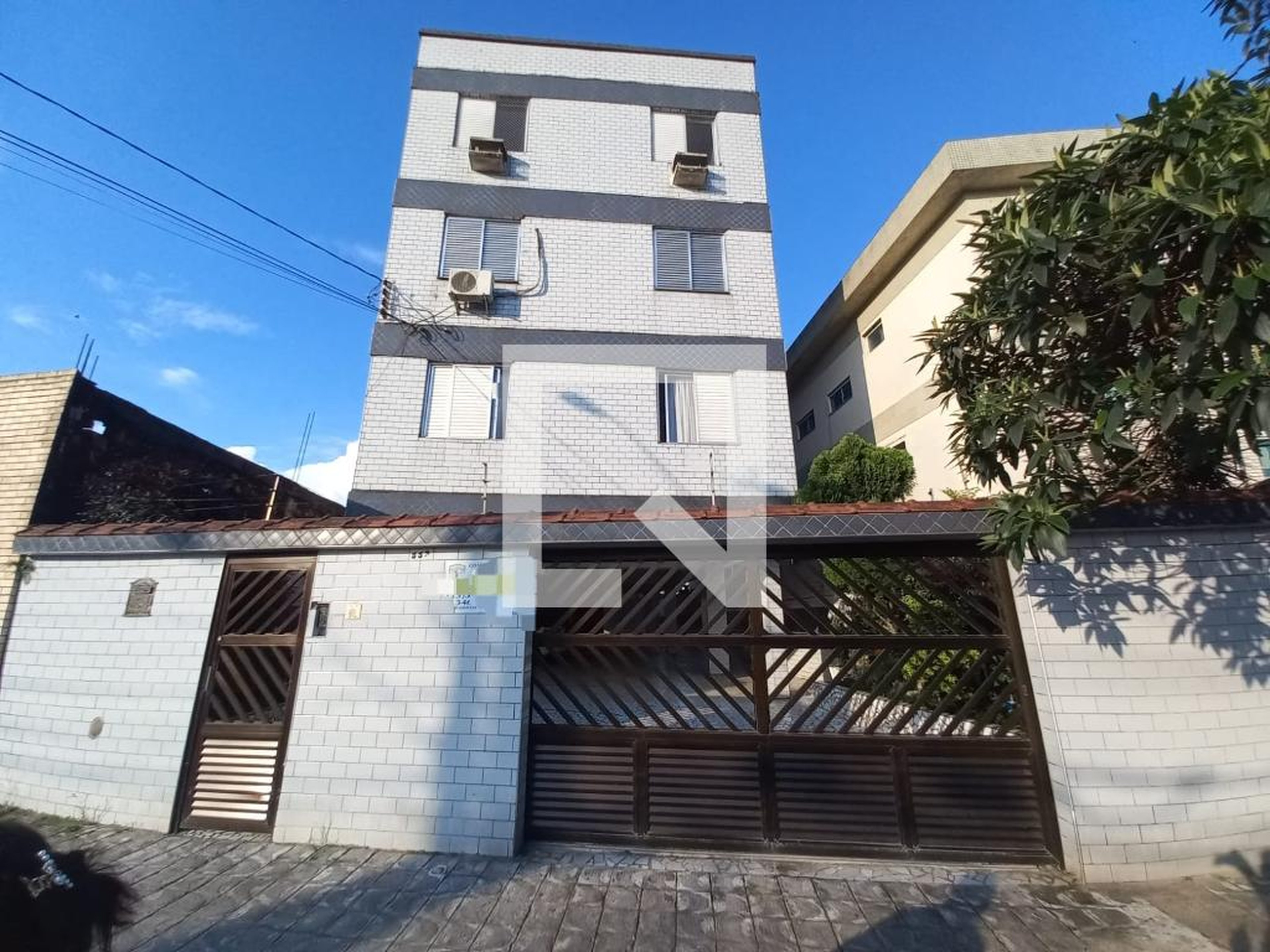 Fachada do Prédio Condomínio em Rua Caminho dos Barreiros, 332