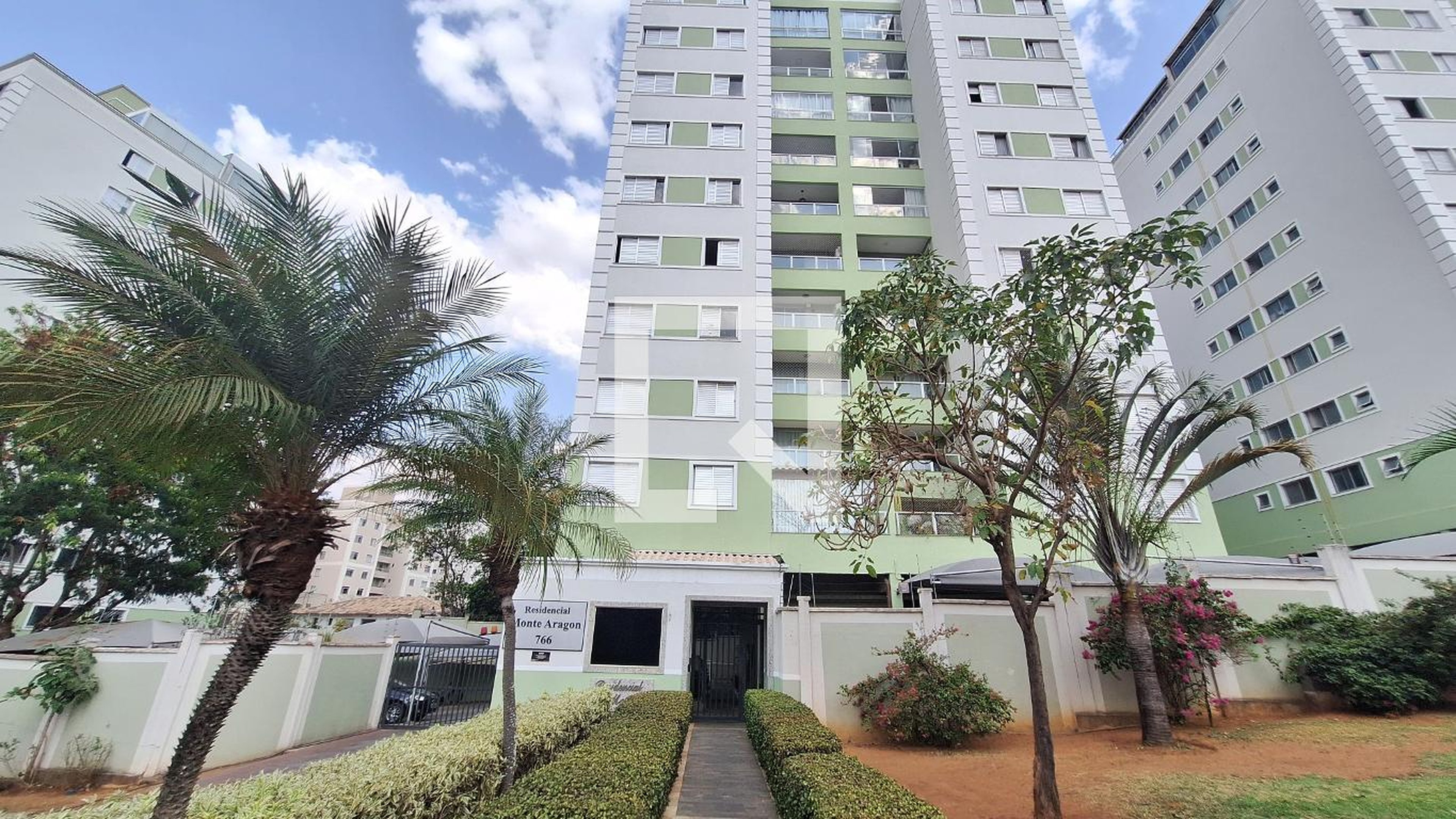 Fachada Condomínio em Avenida Miguel Perrela, 765